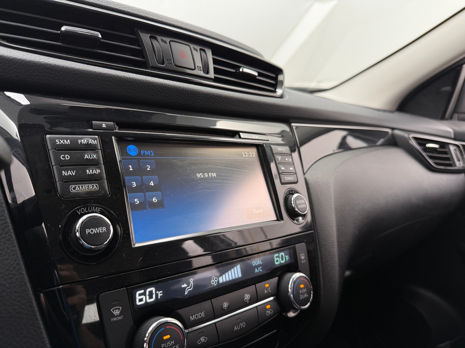 Thumbnail: 2017 Nissan Rogue Sport - 3