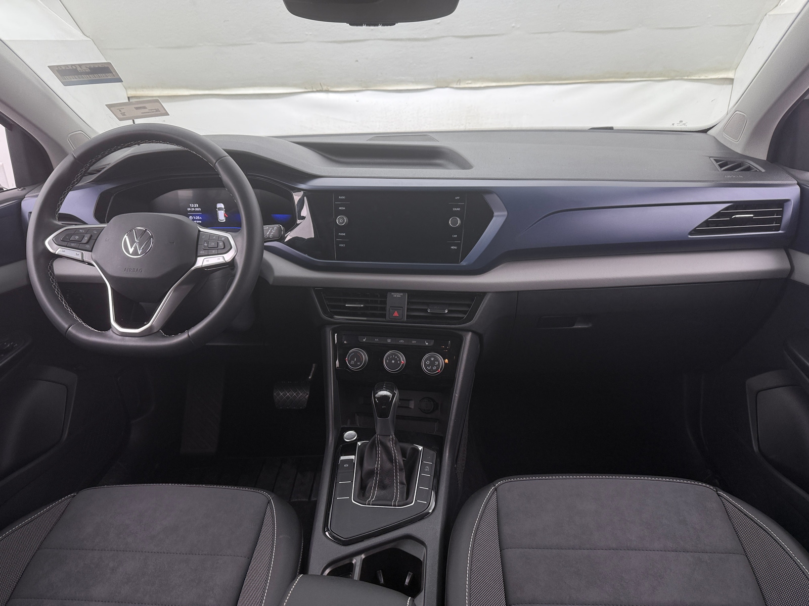 Thumbnail: 2023 Volkswagen Taos - 3