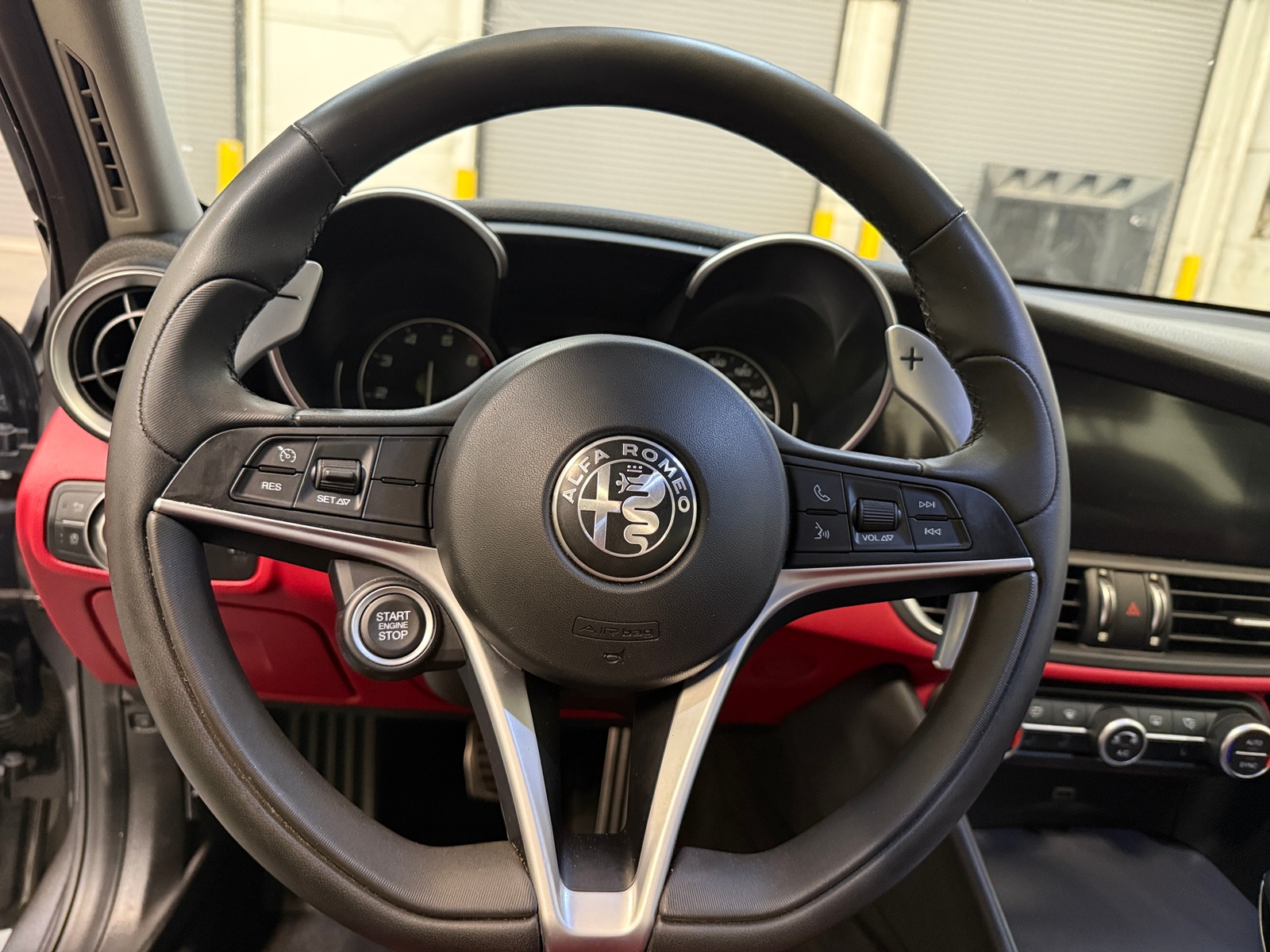 Thumbnail: 2019 Alfa Romeo Giulia - 4