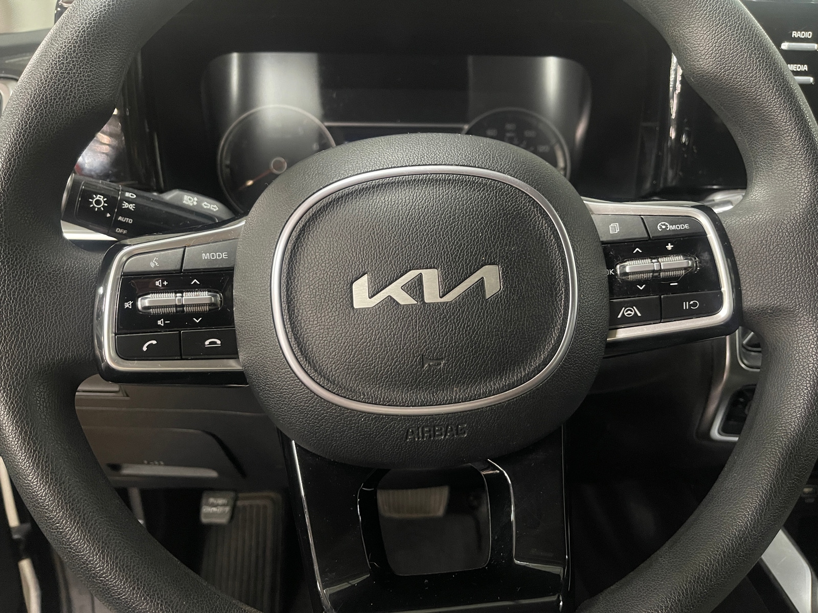 Thumbnail: 2023 Kia Sorento - 5