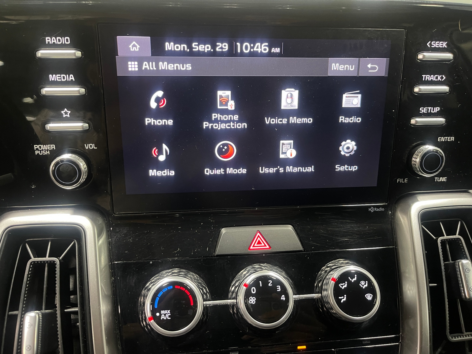 Thumbnail: 2023 Kia Sorento - 4