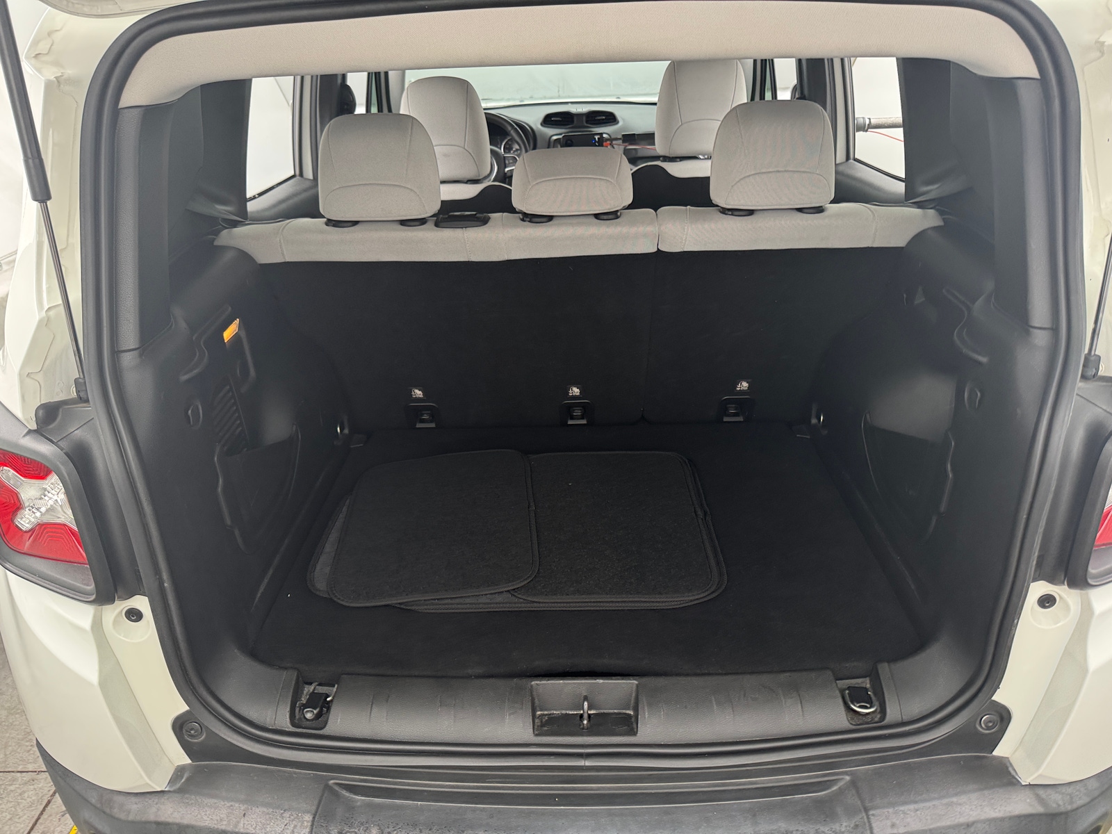 Thumbnail: 2020 Jeep Renegade - 7