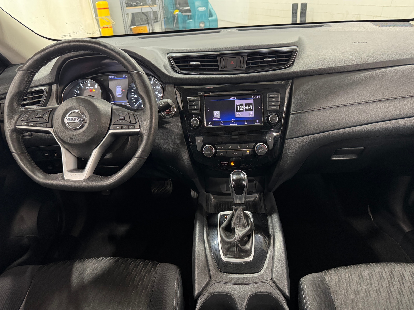 Thumbnail: 2018 Nissan Rogue - 3