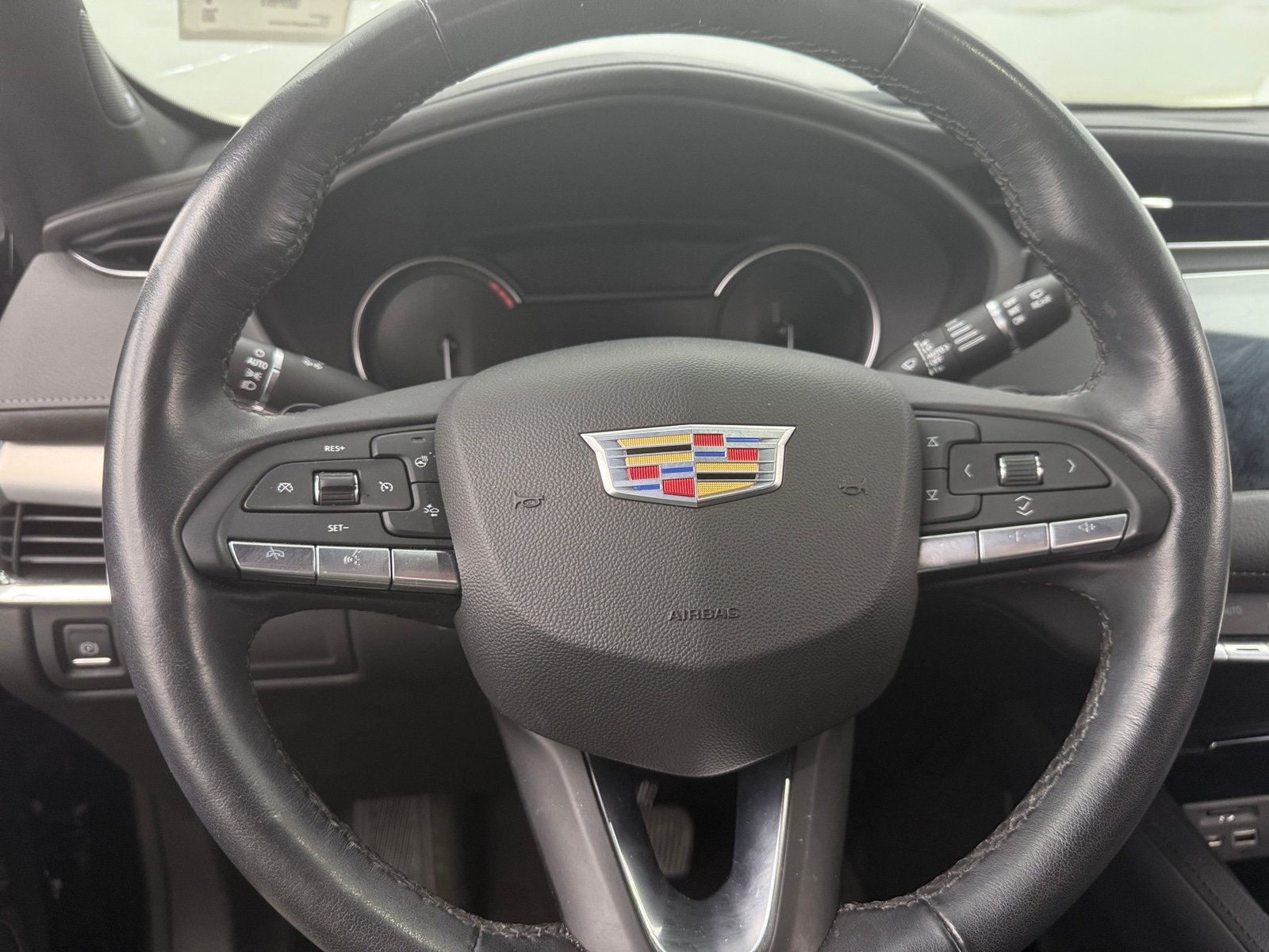 Thumbnail: 2023 Cadillac XT4 - 4