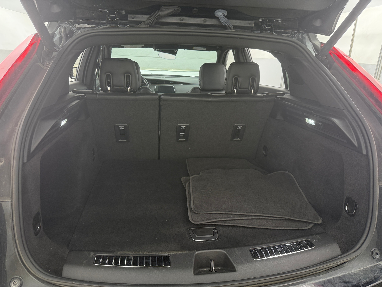 Thumbnail: 2023 Cadillac XT4 - 6