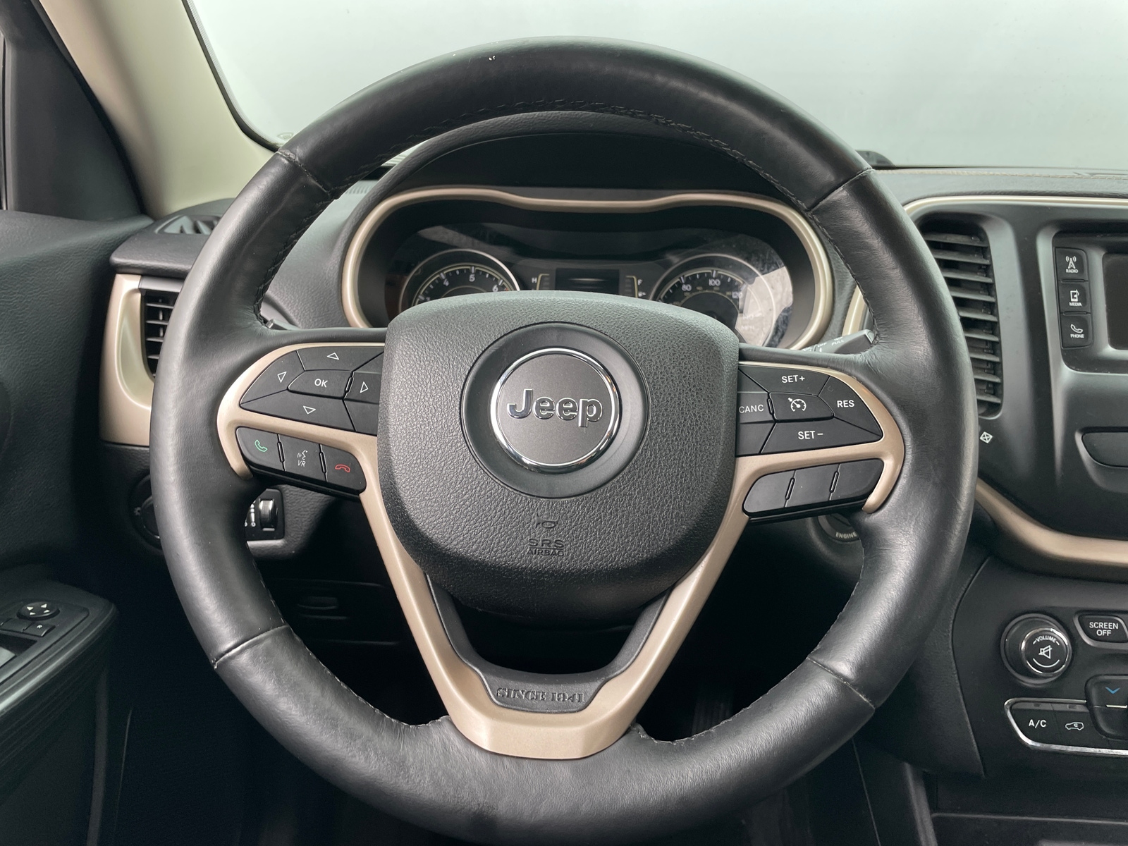 Thumbnail: 2016 Jeep Cherokee - 5