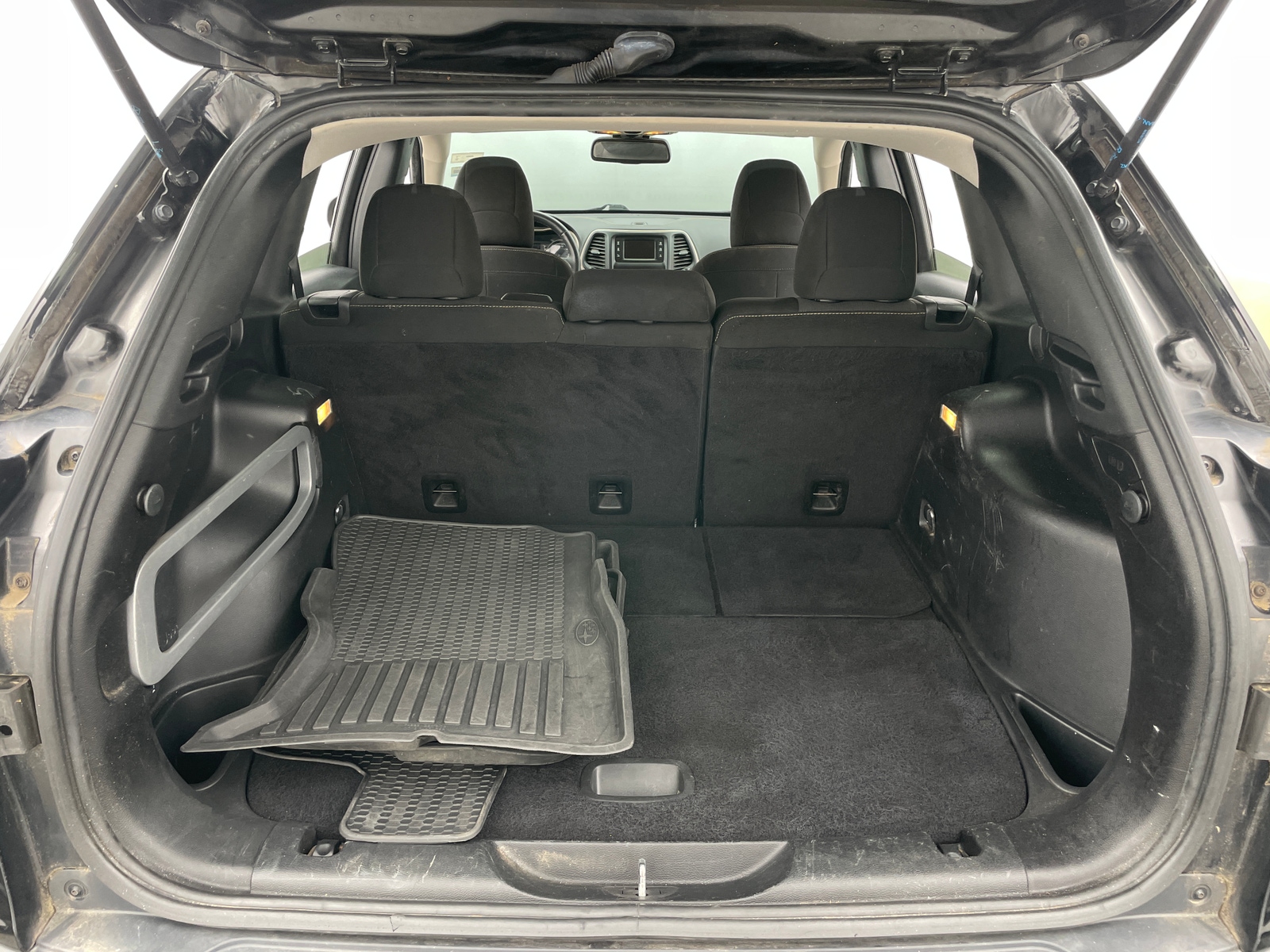 Thumbnail: 2016 Jeep Cherokee - 7