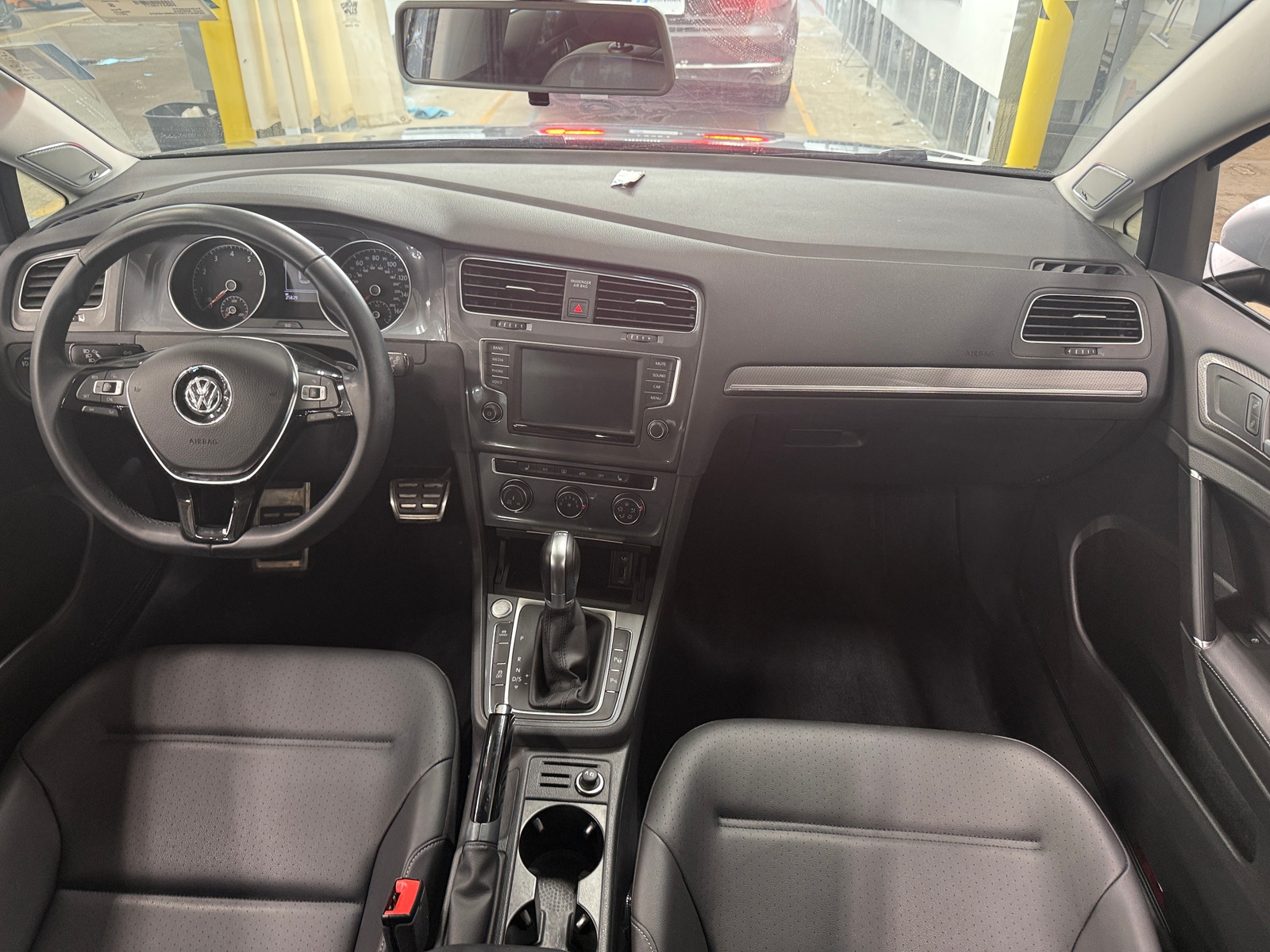 Thumbnail: 2017 Volkswagen Golf - 2