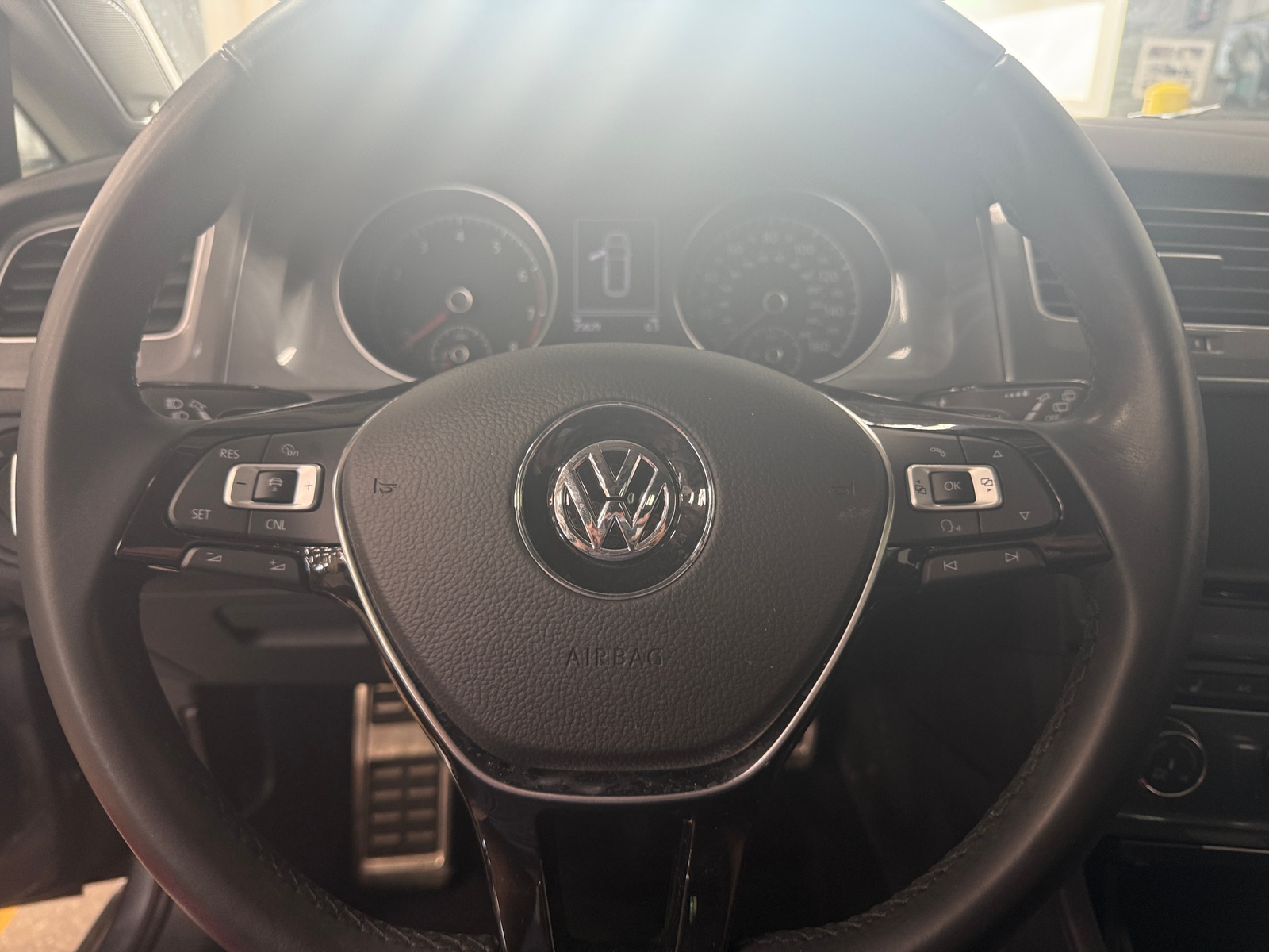 Thumbnail: 2017 Volkswagen Golf - 4
