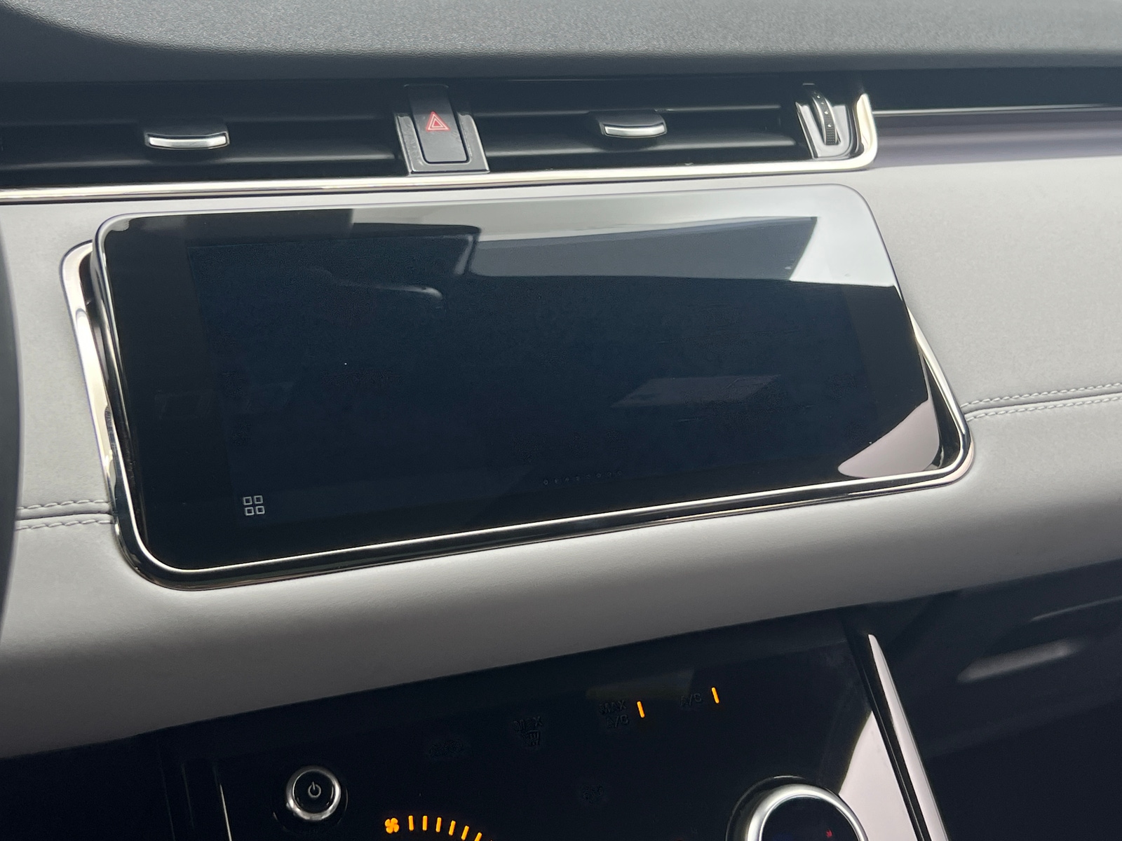 Thumbnail: 2023 Land Rover Range Rover Evoque - 3