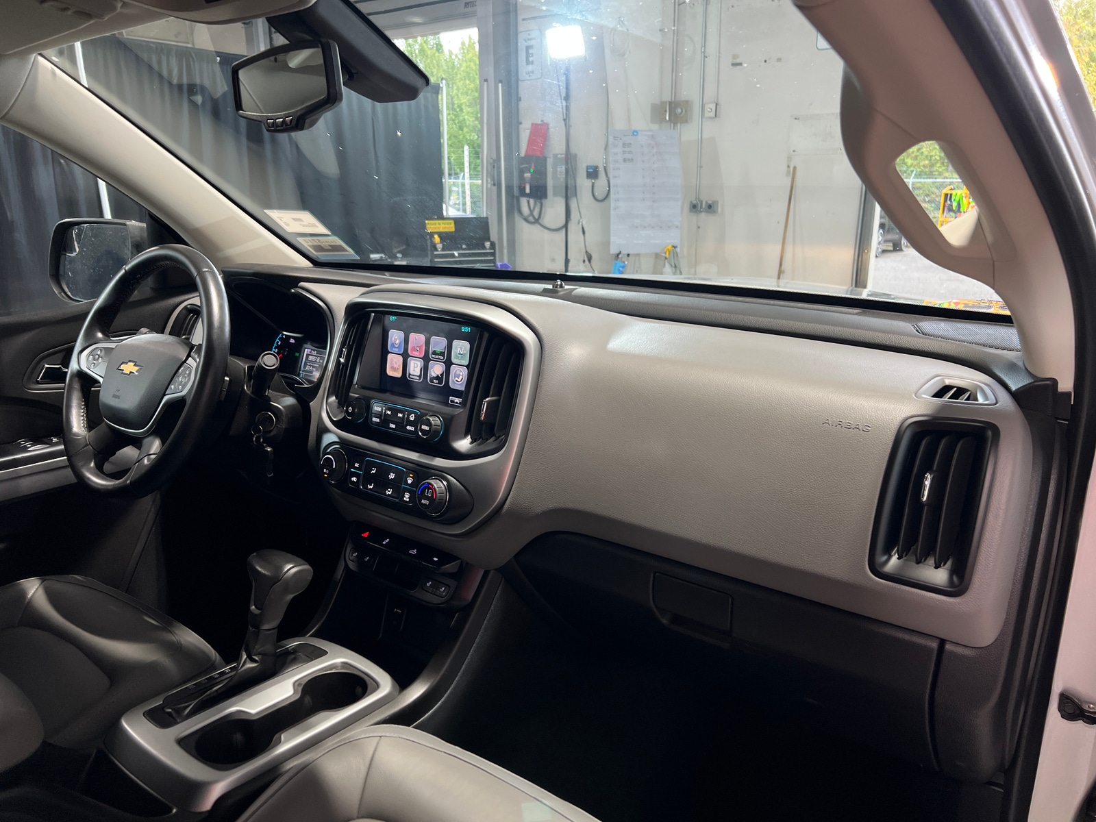 Thumbnail: 2016 Chevrolet Colorado - 3