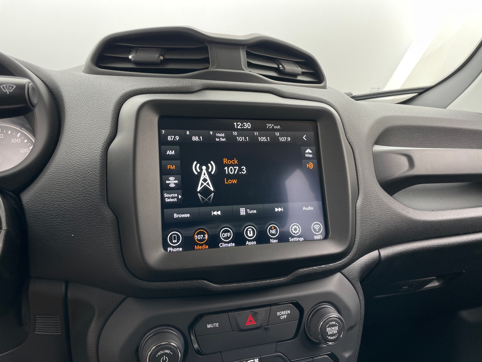 Thumbnail: 2019 Jeep Renegade - 4