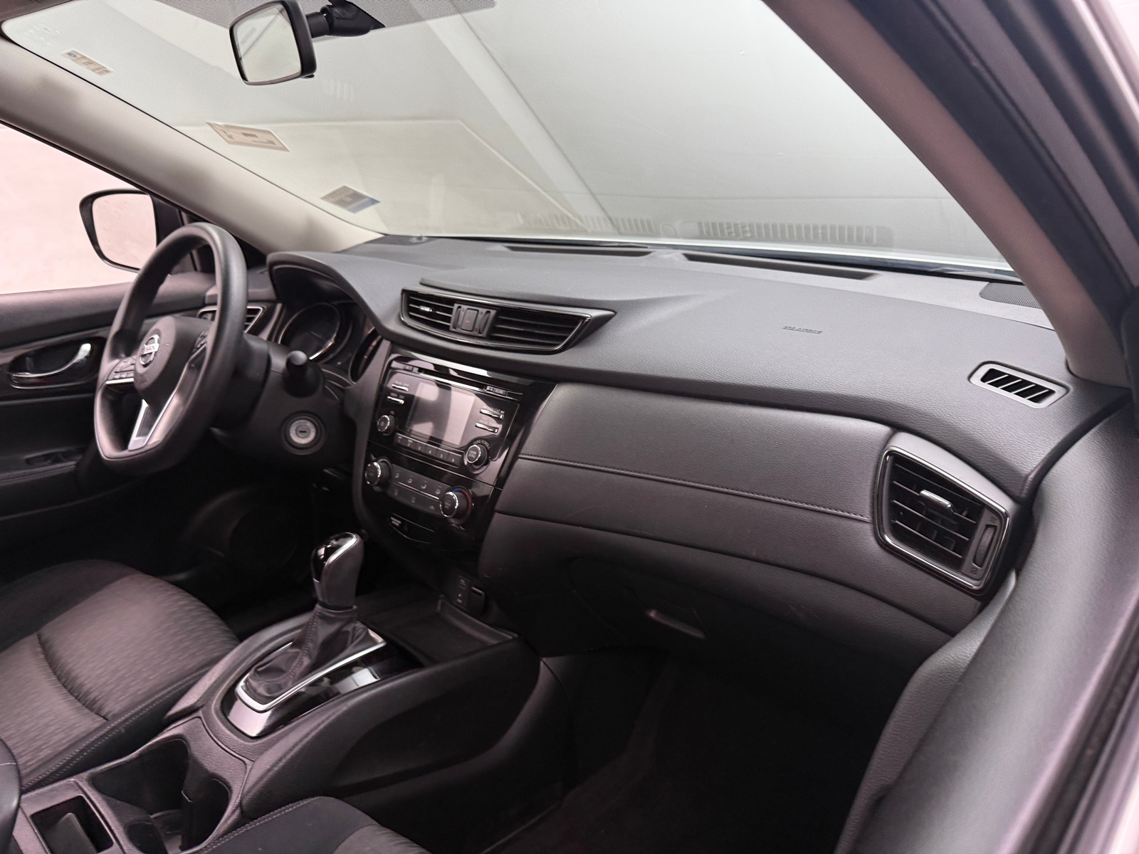 Thumbnail: 2017 Nissan Rogue - 3