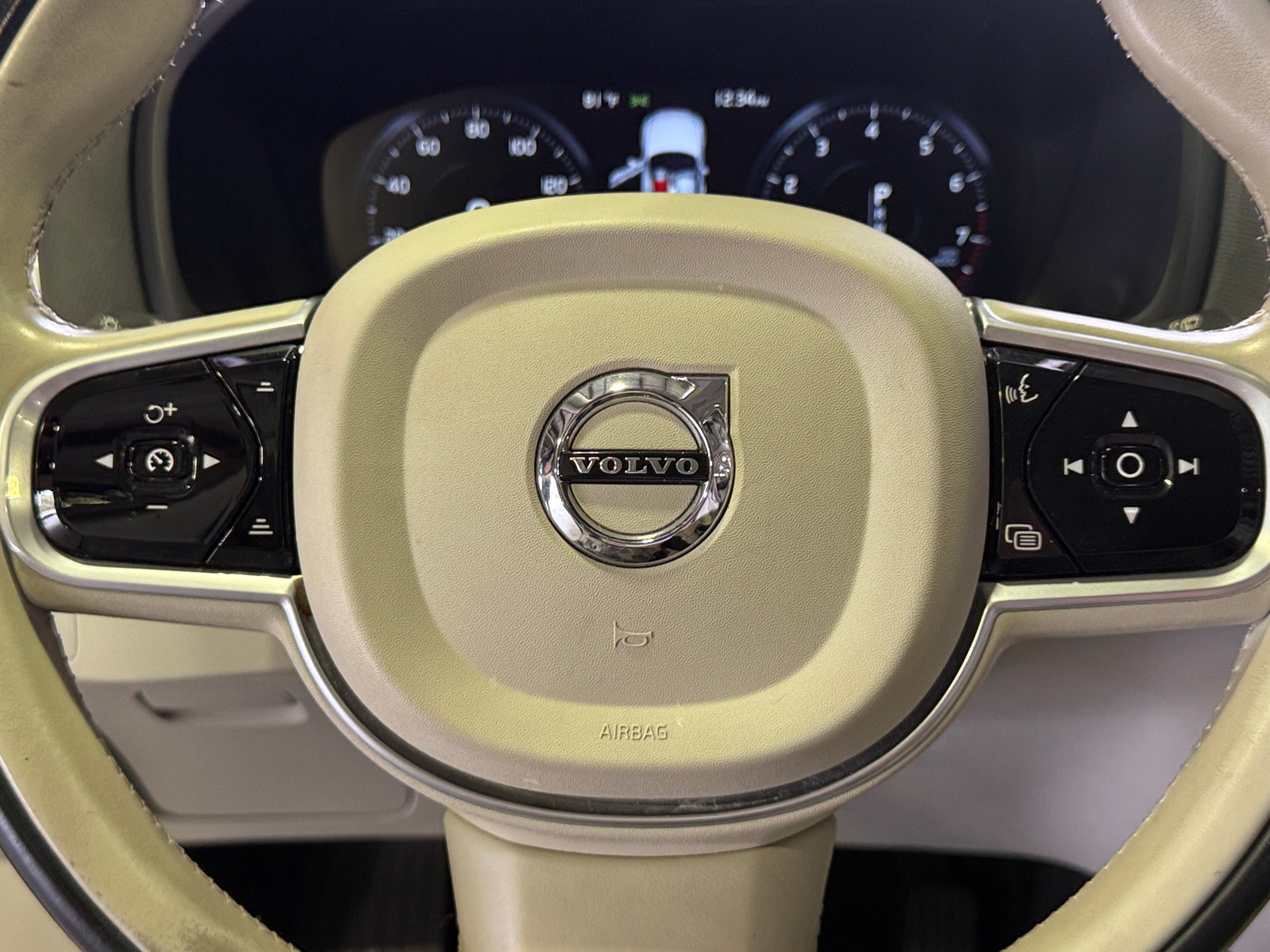Thumbnail: 2019 Volvo XC90 - 4
