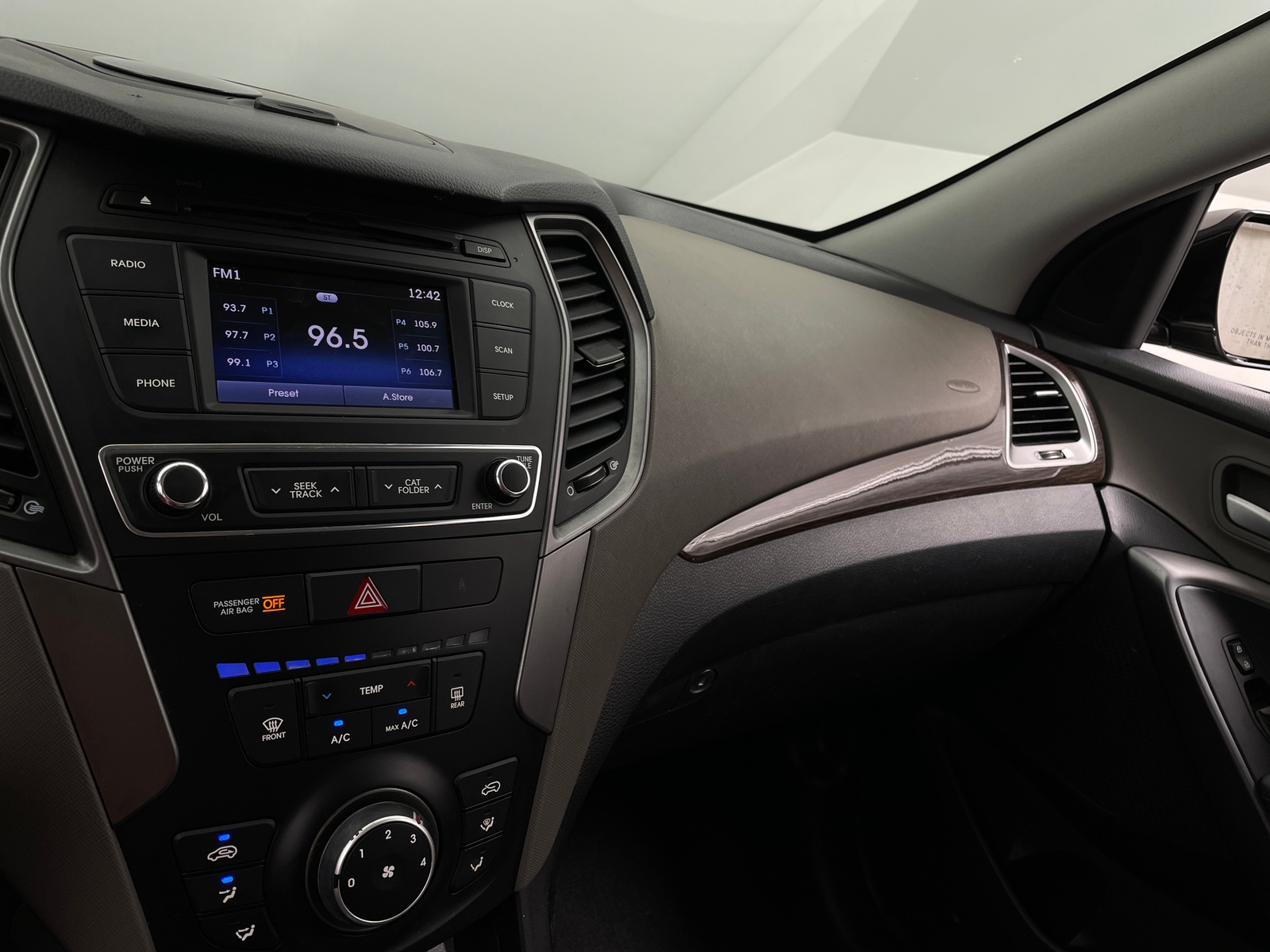 Thumbnail: 2017 Hyundai Santa Fe - 4