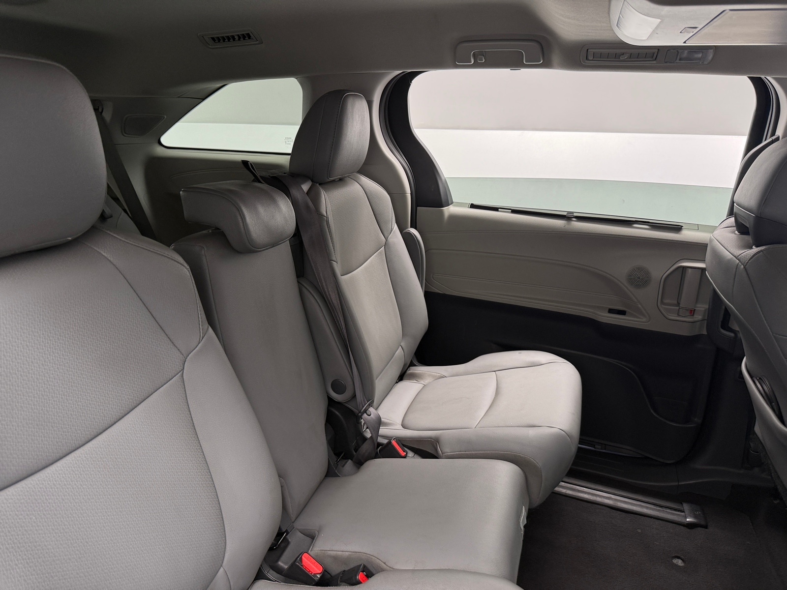 Thumbnail: 2022 Toyota Sienna - 5