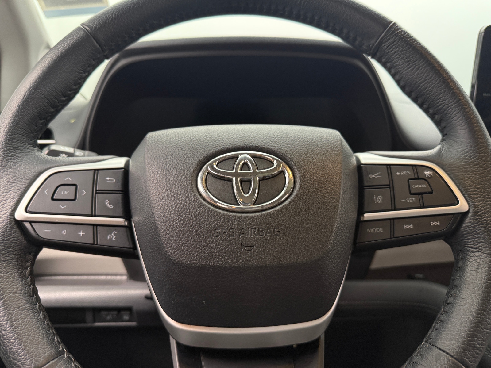 Thumbnail: 2022 Toyota Sienna - 4