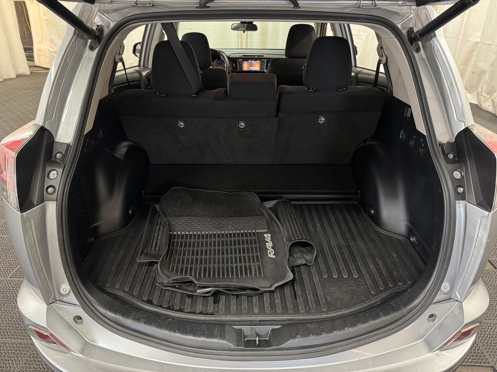 Thumbnail: 2018 Toyota RAV4 - 7