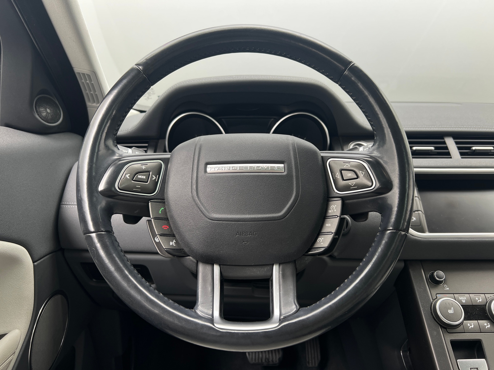 Thumbnail: 2018 Land Rover Range Rover Evoque - 4