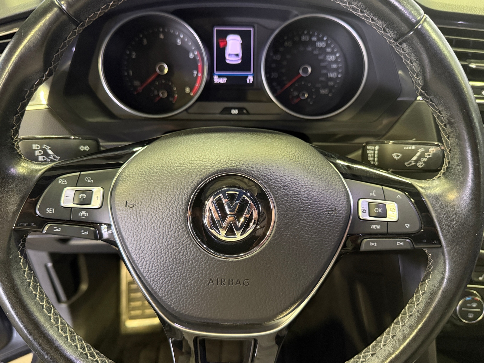 Thumbnail: 2021 Volkswagen Tiguan - 4