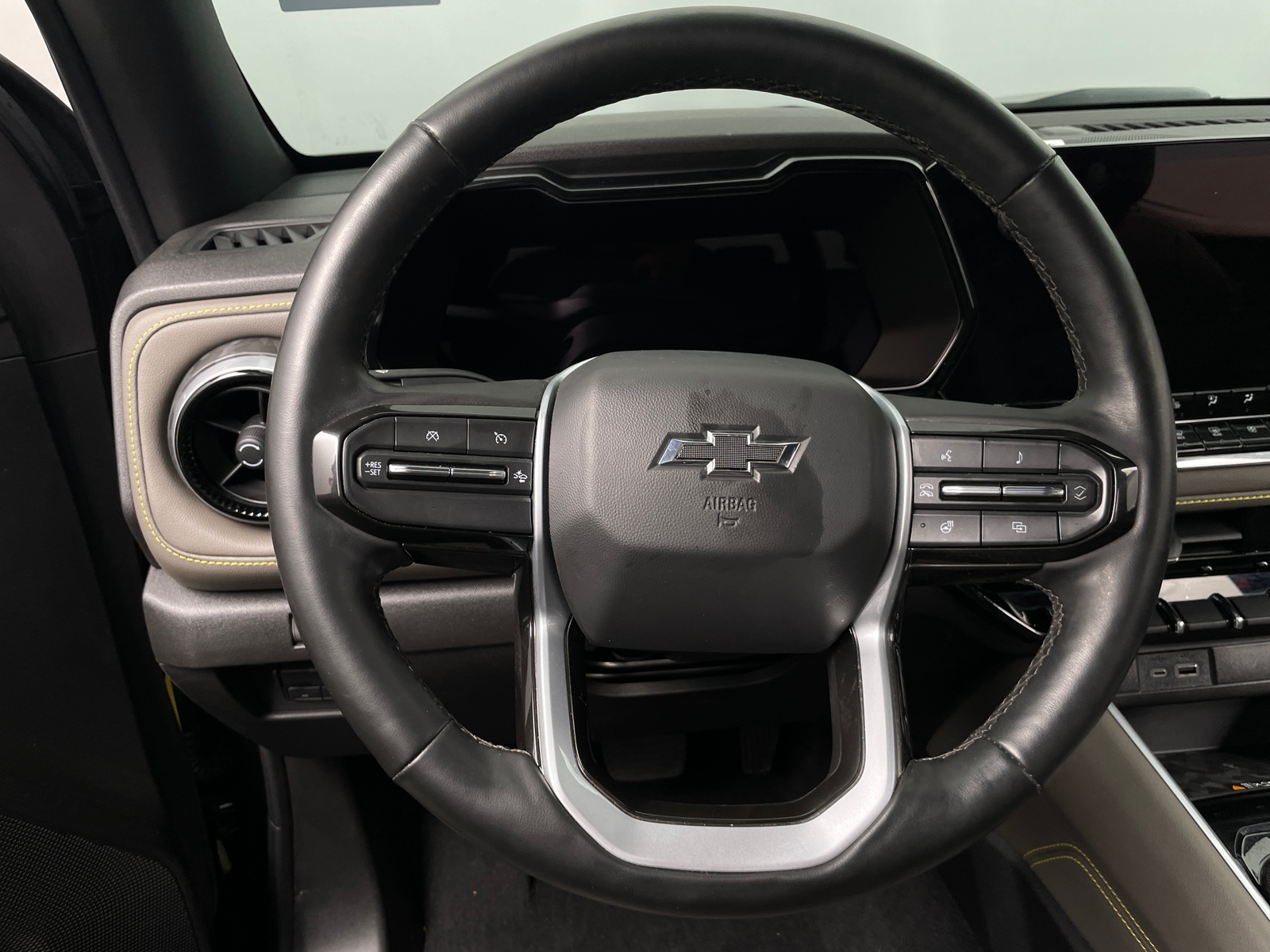 Thumbnail: 2024 Chevrolet Colorado - 4