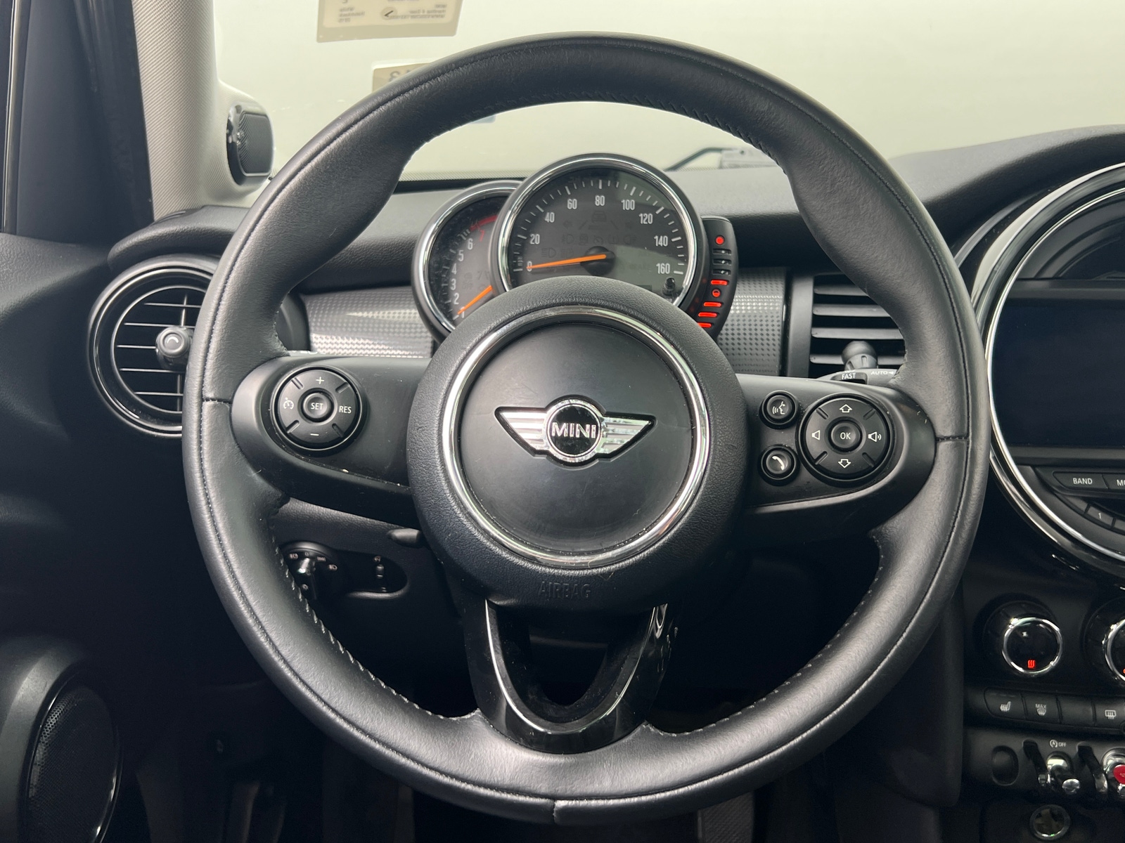 Thumbnail: 2015 MINI Cooper Hardtop - 4