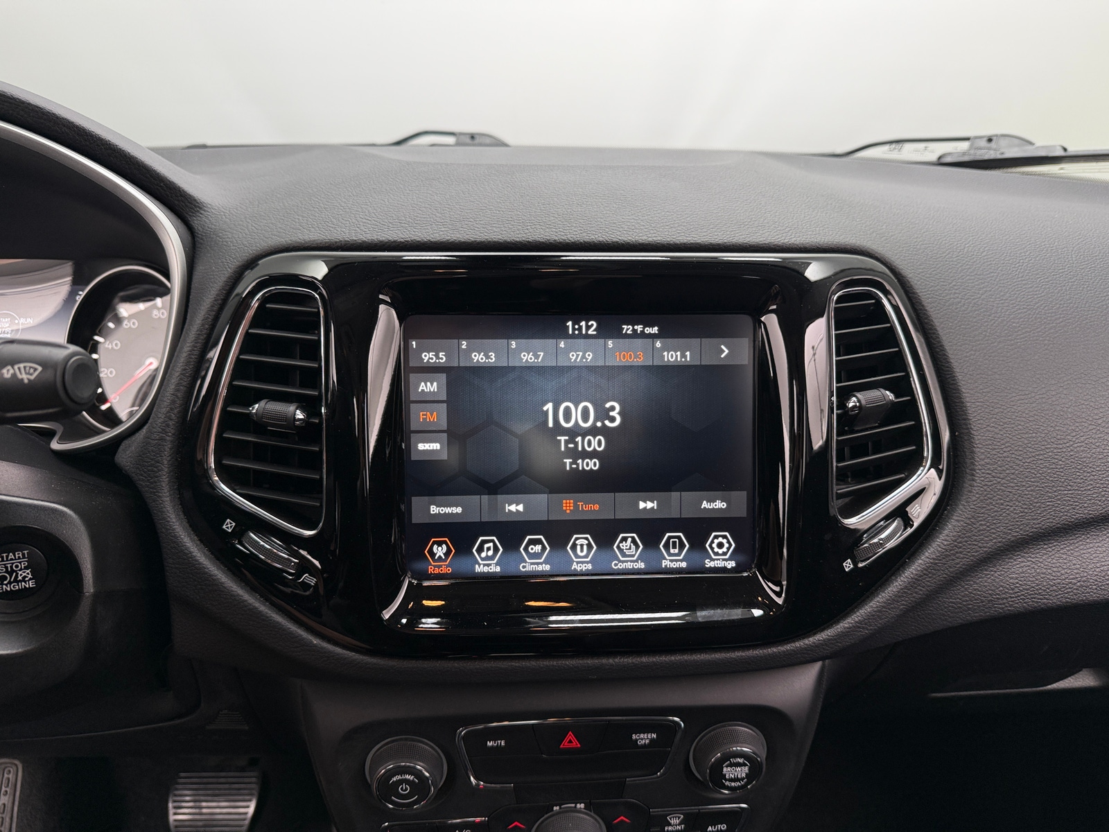 Thumbnail: 2020 Jeep Compass - 3