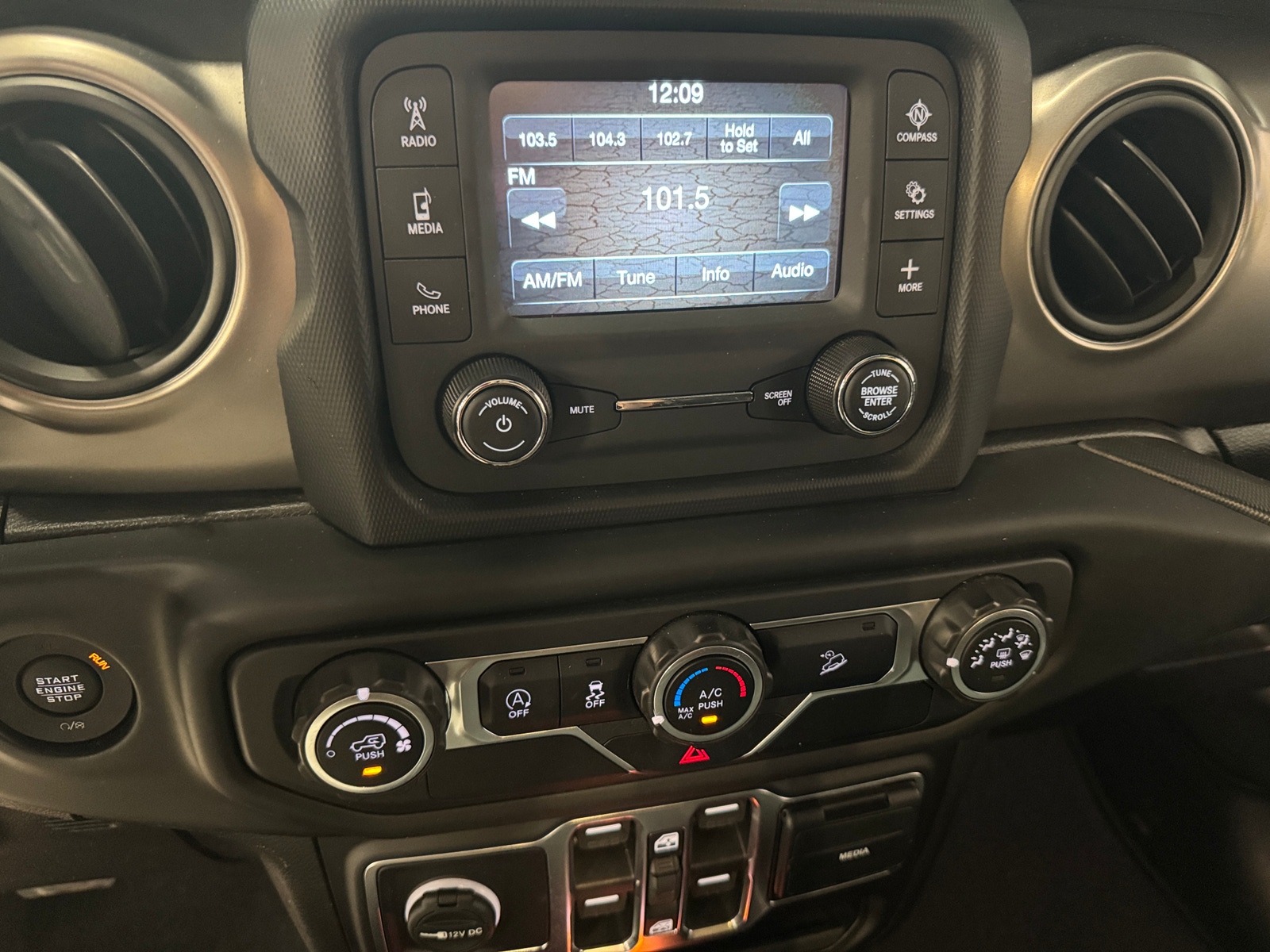 Thumbnail: 2019 Jeep Wrangler - 4