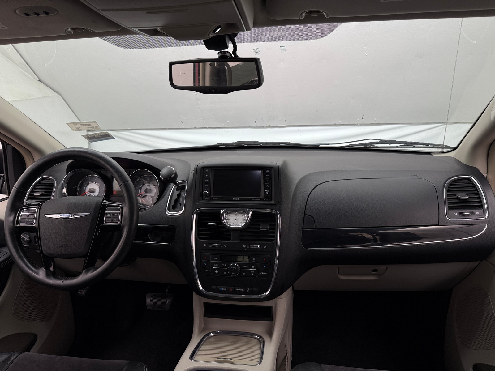 Thumbnail: 2014 Chrysler Town & Country - 2