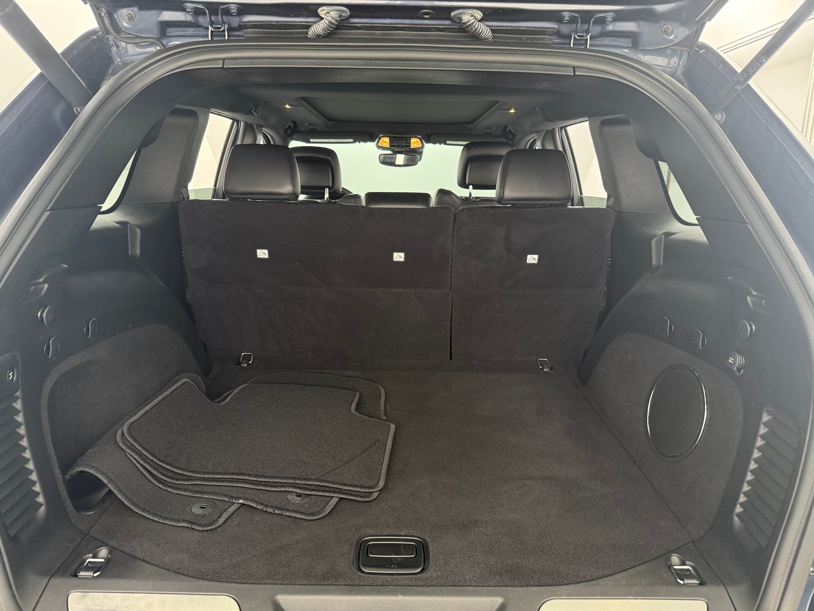 Thumbnail: 2019 Jeep Grand Cherokee - 6