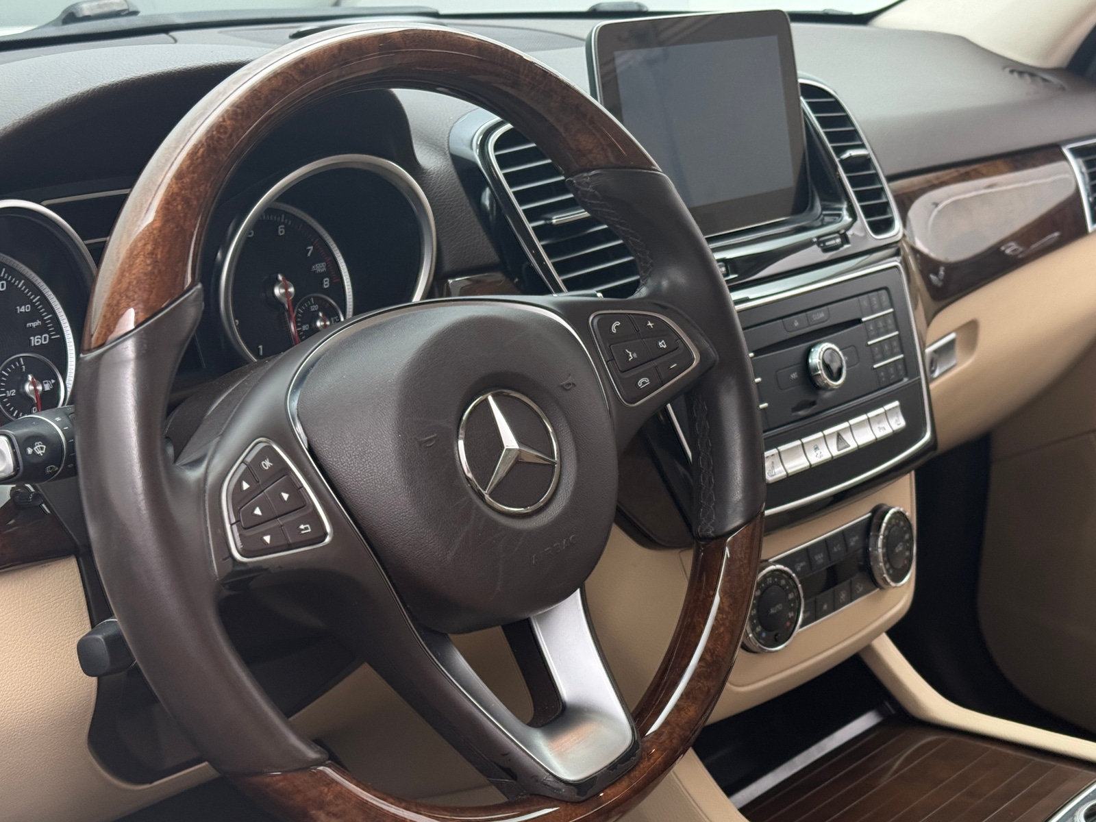 Thumbnail: 2016 Mercedes-Benz GLE - 4