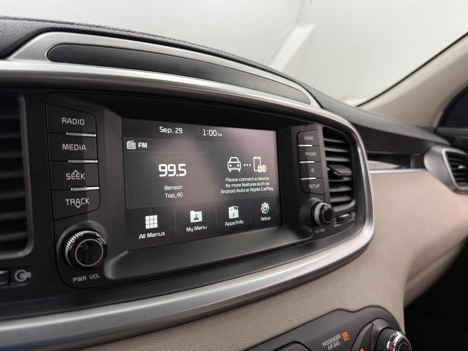 Thumbnail: 2019 Kia Sorento - 4