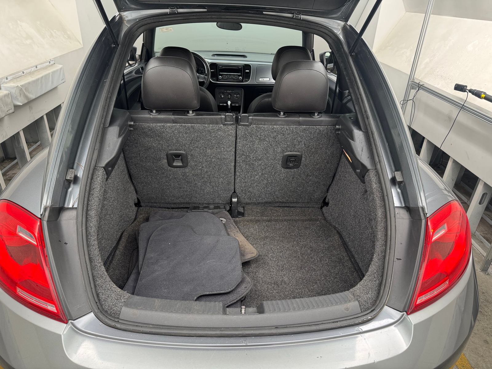 Thumbnail: 2012 Volkswagen Beetle - 6