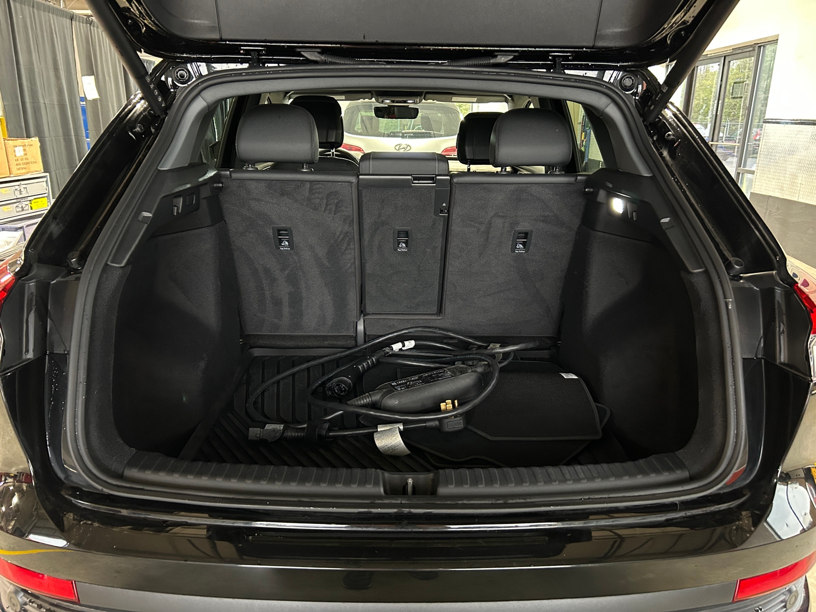 Thumbnail: 2024 Audi Q4 e-tron - 6