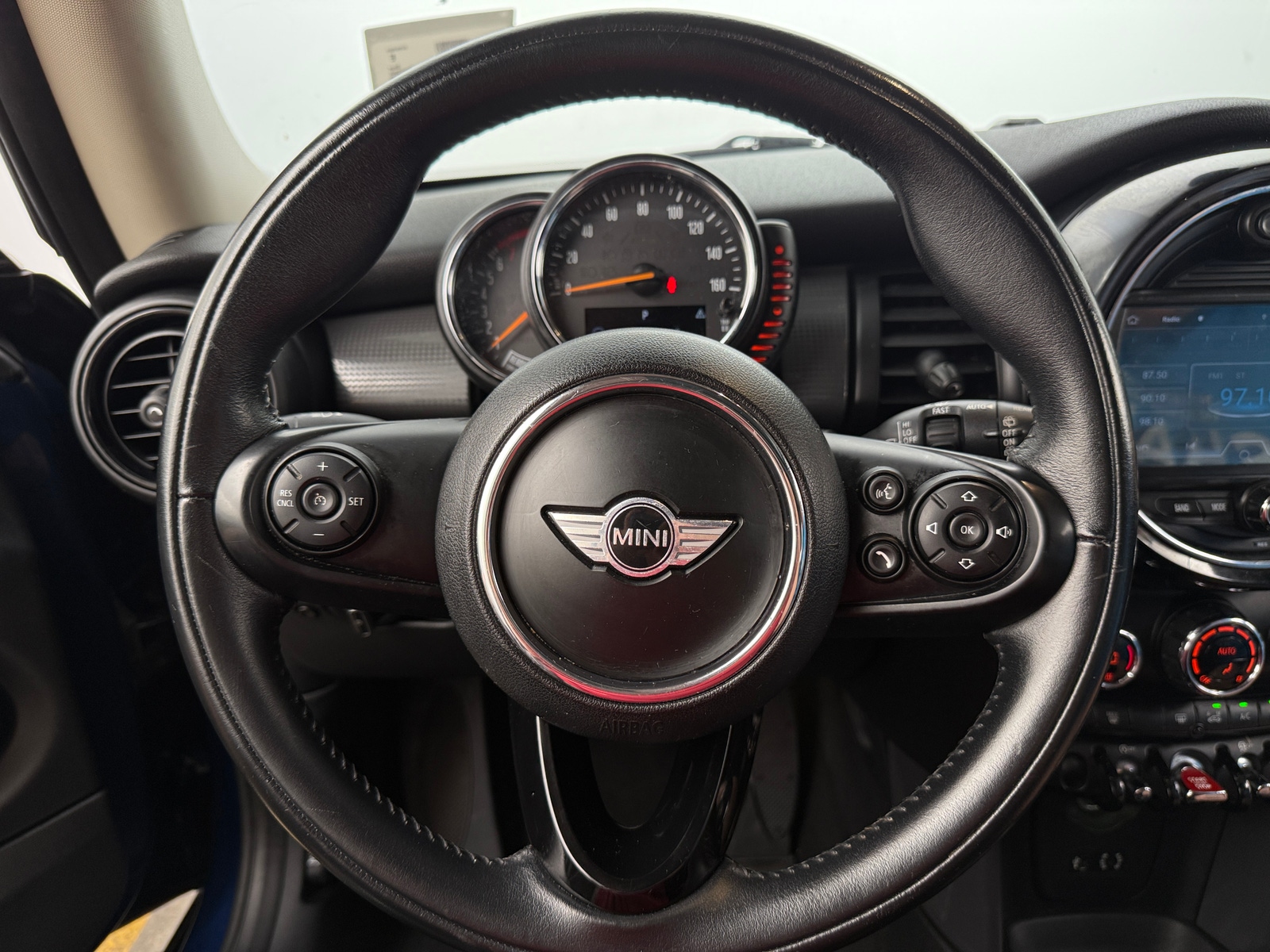 Thumbnail: 2016 MINI Cooper Hardtop - 3