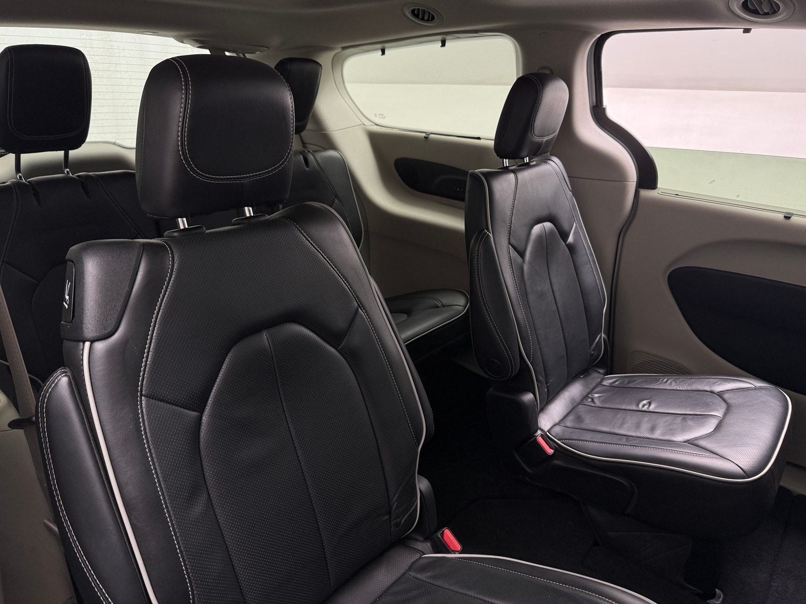 Thumbnail: 2022 Chrysler Pacifica - 5