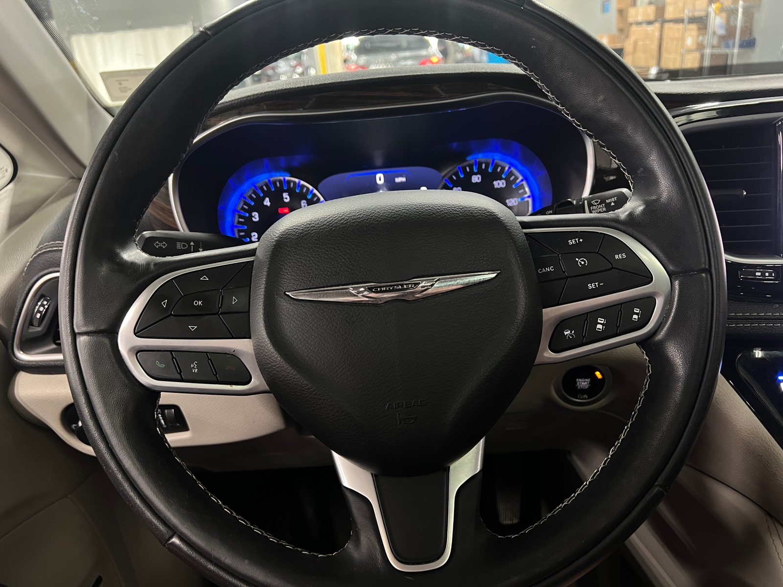 Thumbnail: 2022 Chrysler Pacifica - 4