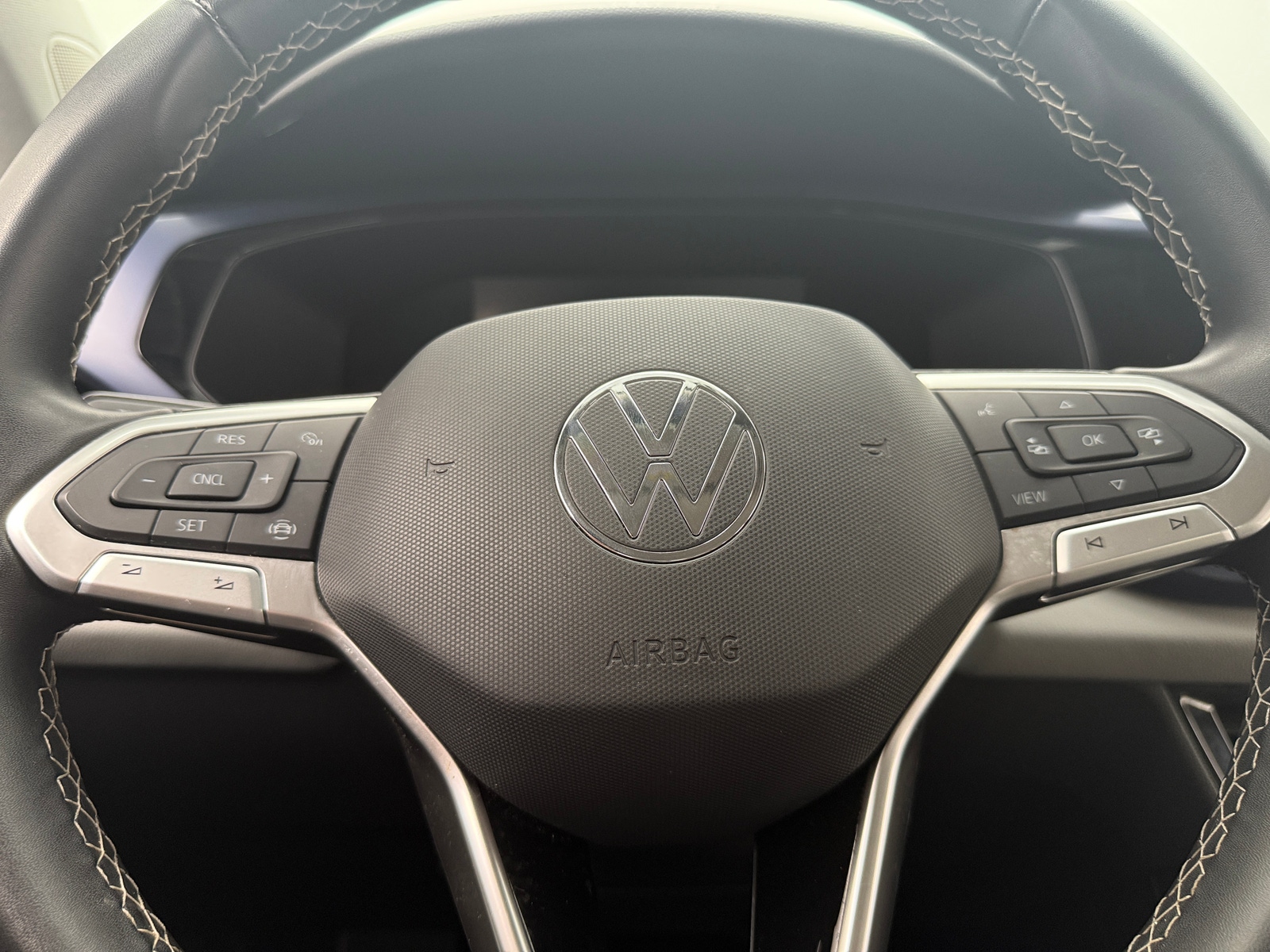 Thumbnail: 2022 Volkswagen Taos - 4