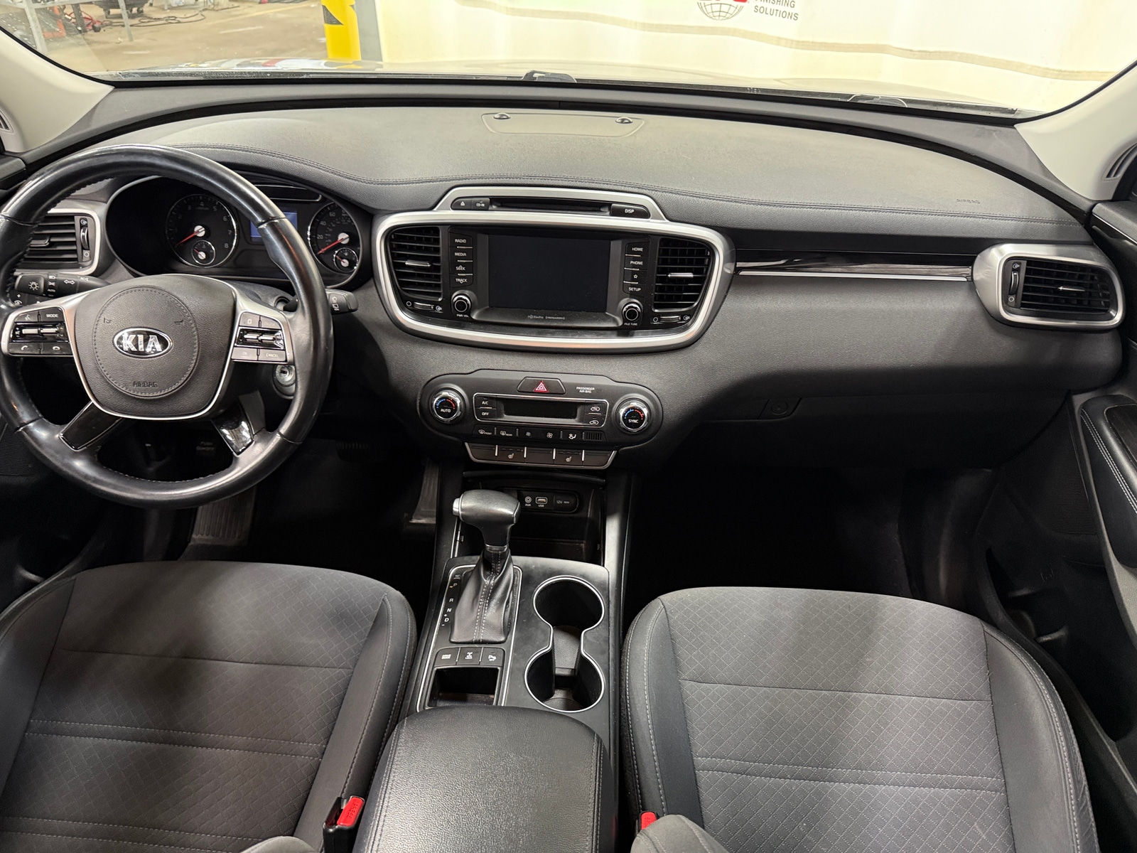 Thumbnail: 2019 Kia Sorento - 3