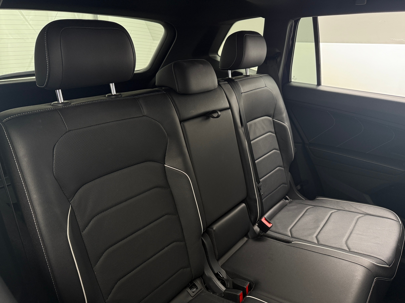 Thumbnail: 2023 Volkswagen Tiguan - 5