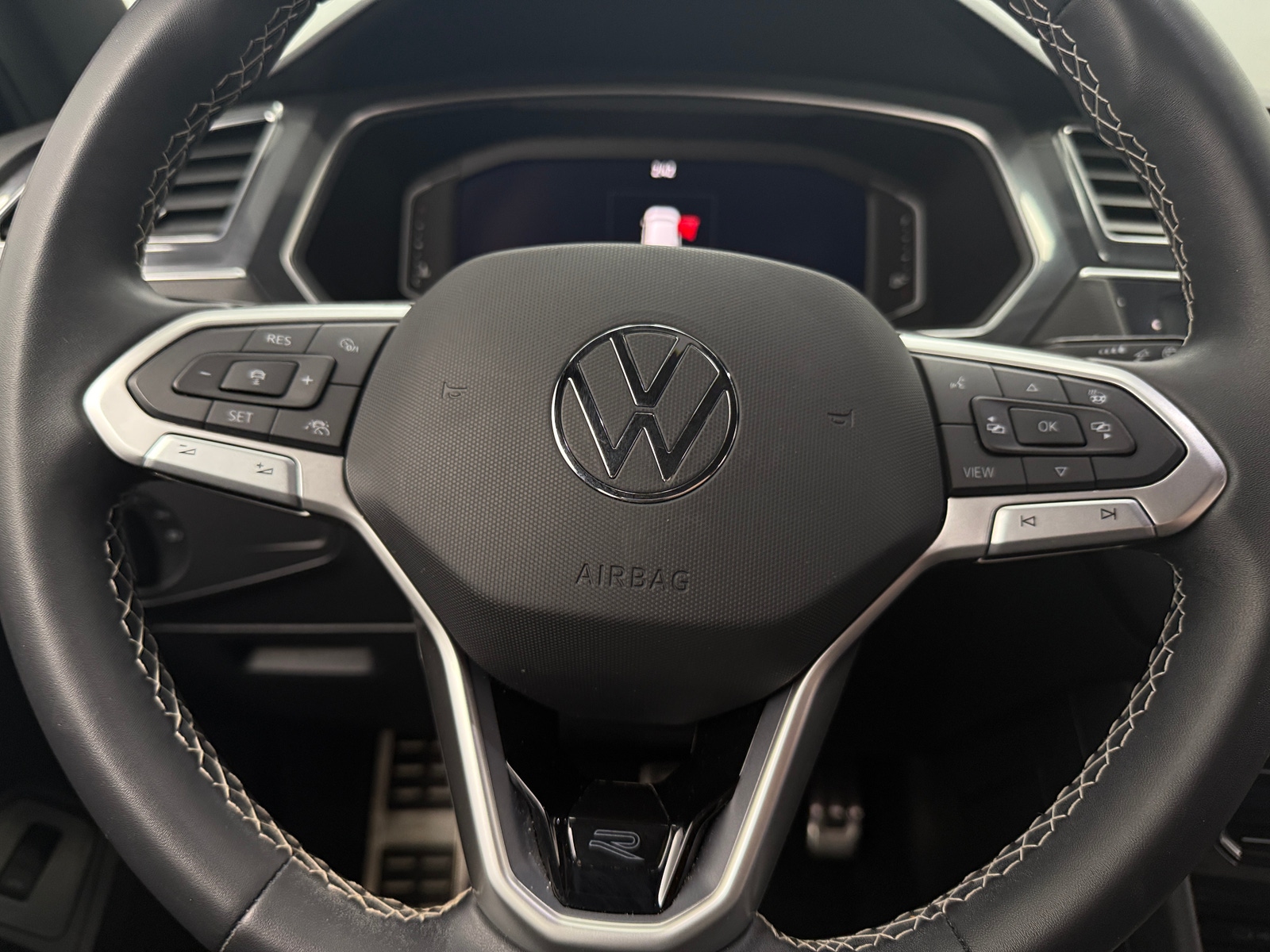 Thumbnail: 2023 Volkswagen Tiguan - 4