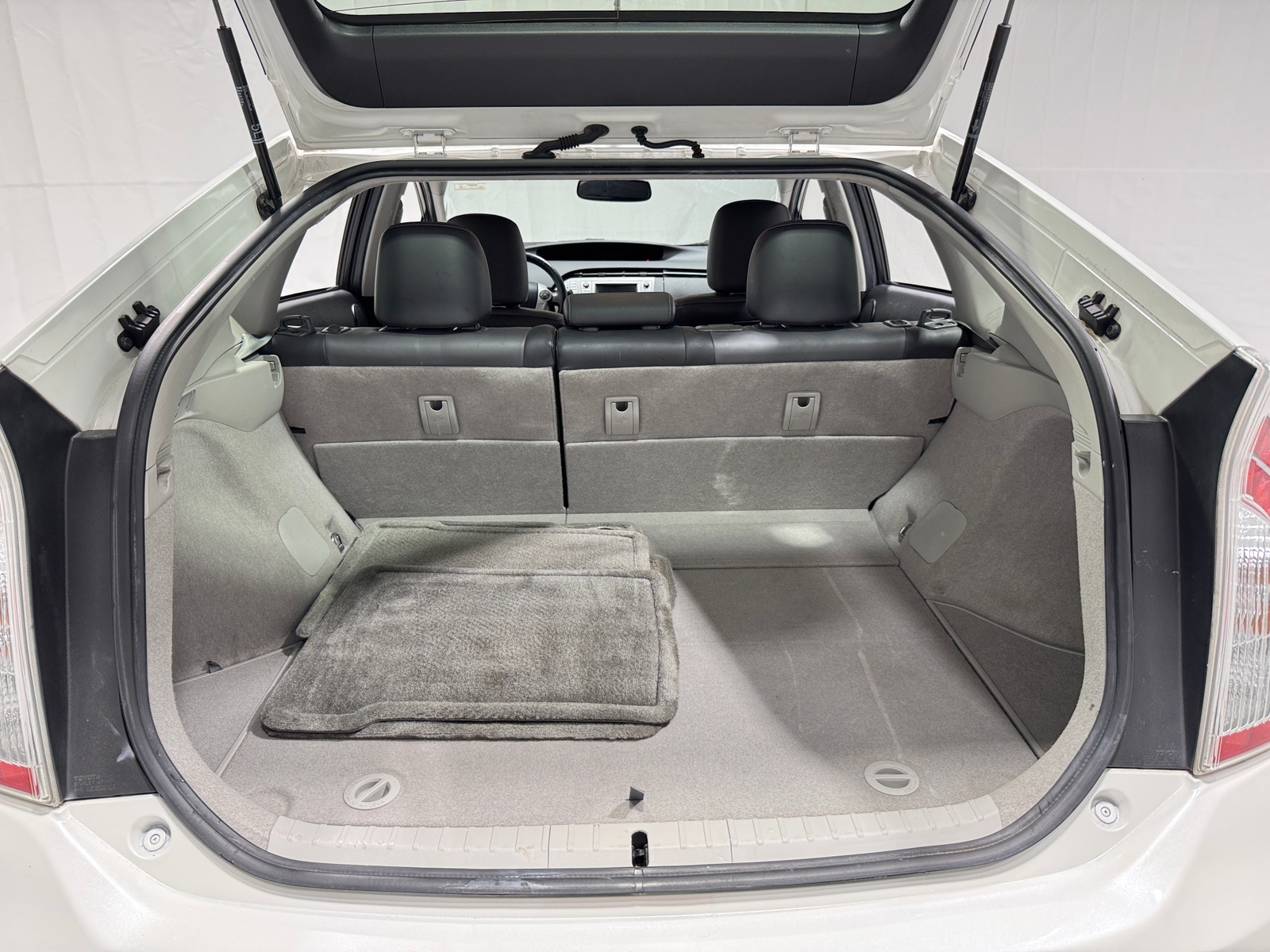 Thumbnail: 2015 Toyota Prius - 6