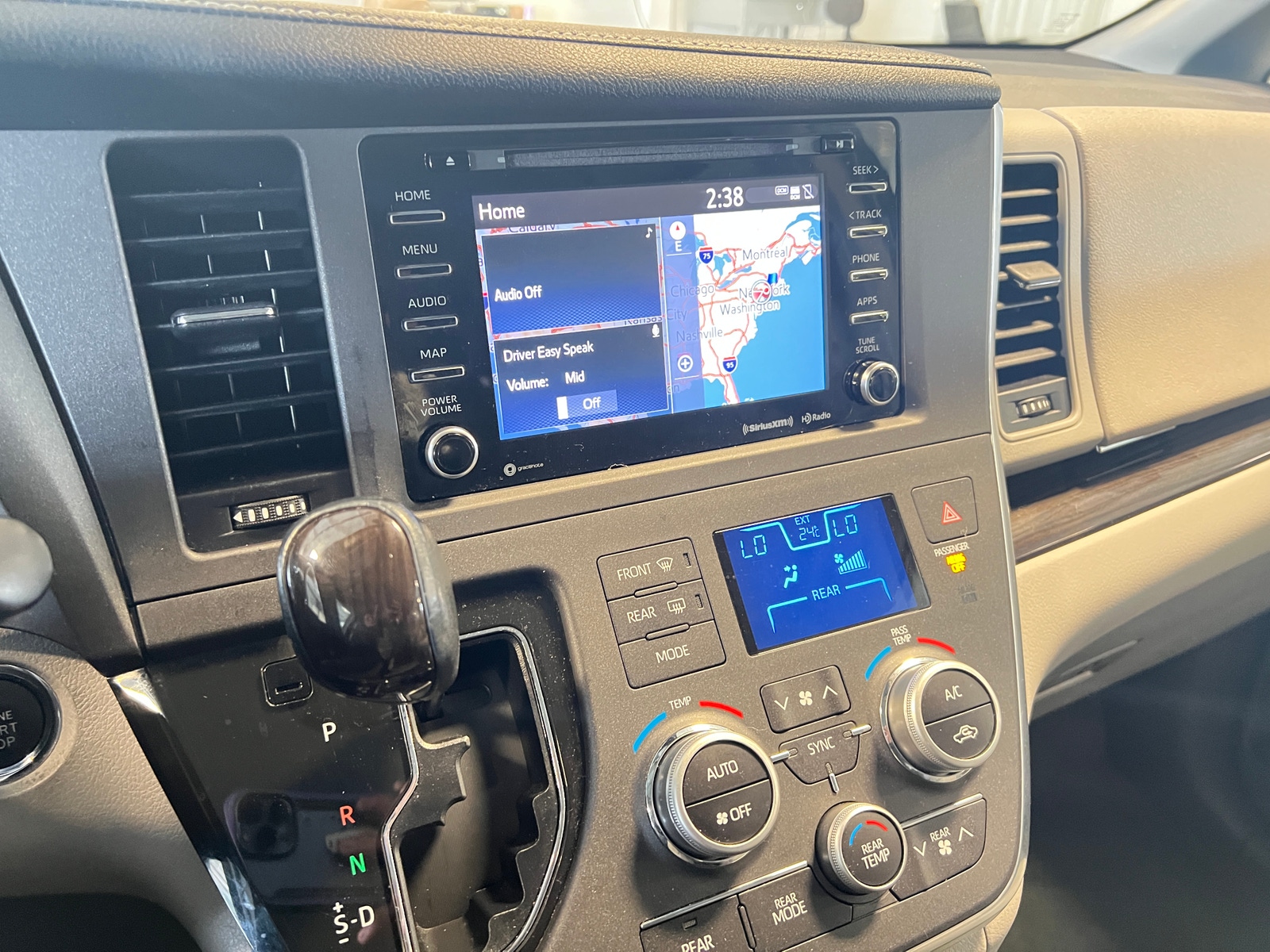 Thumbnail: 2018 Toyota Sienna - 3