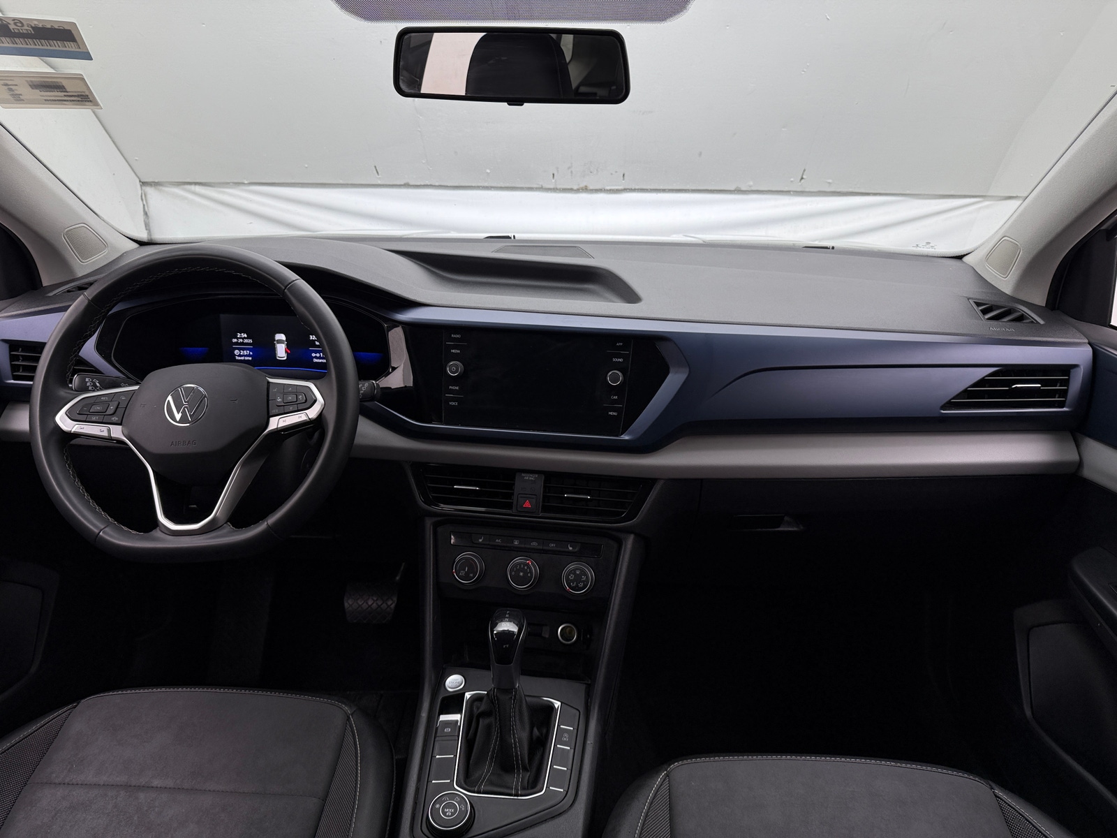 Thumbnail: 2022 Volkswagen Taos - 2
