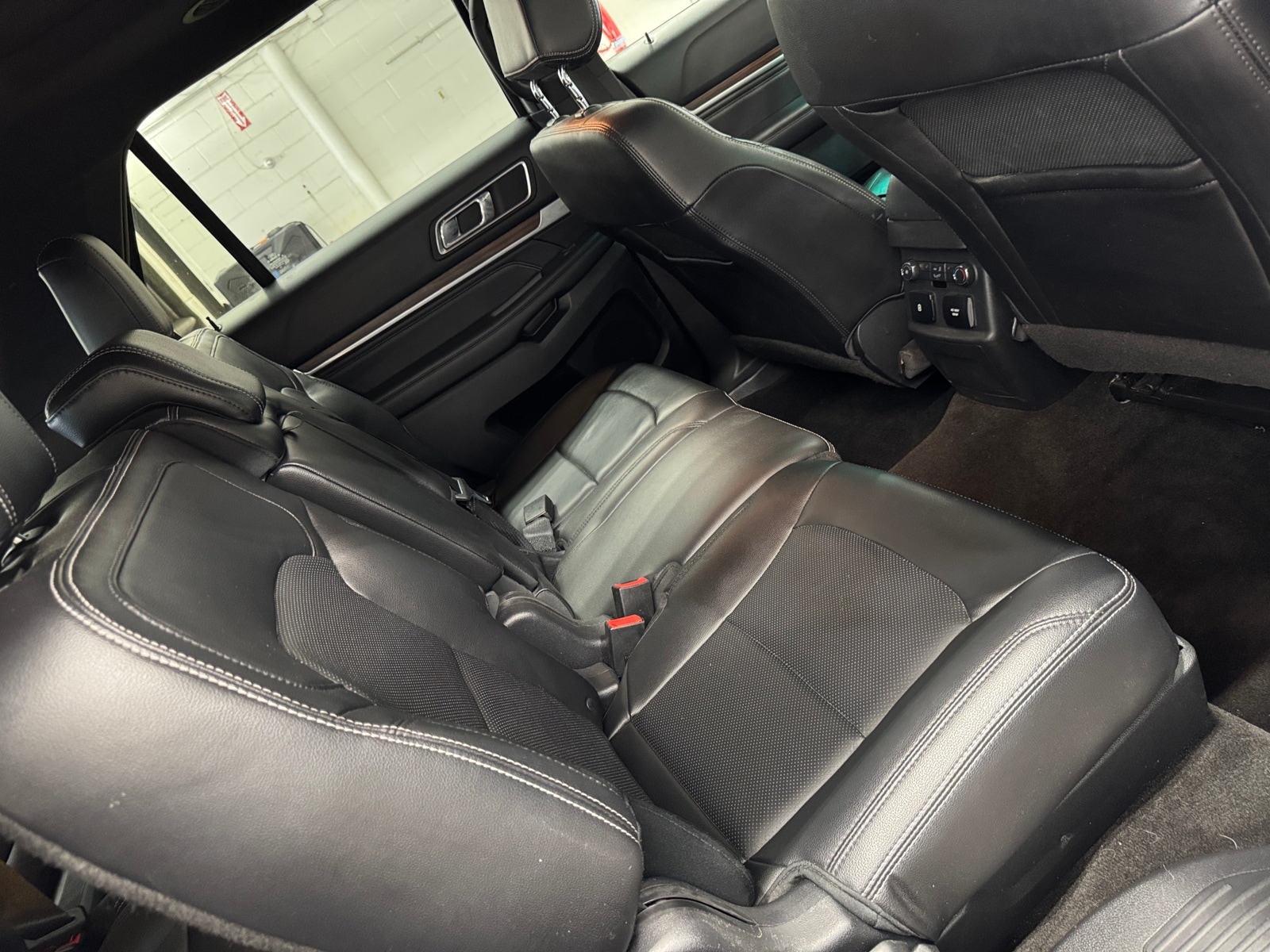 Thumbnail: 2016 Ford Explorer - 5