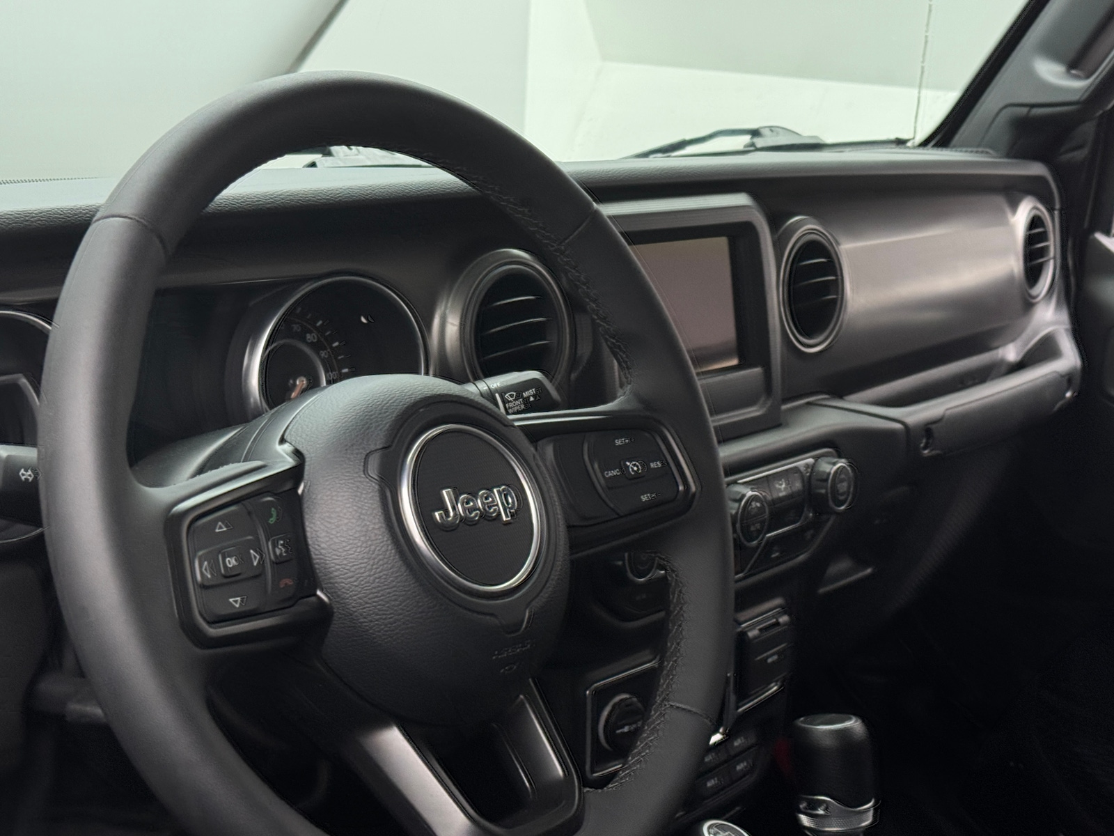 Thumbnail: 2023 Jeep Gladiator - 5