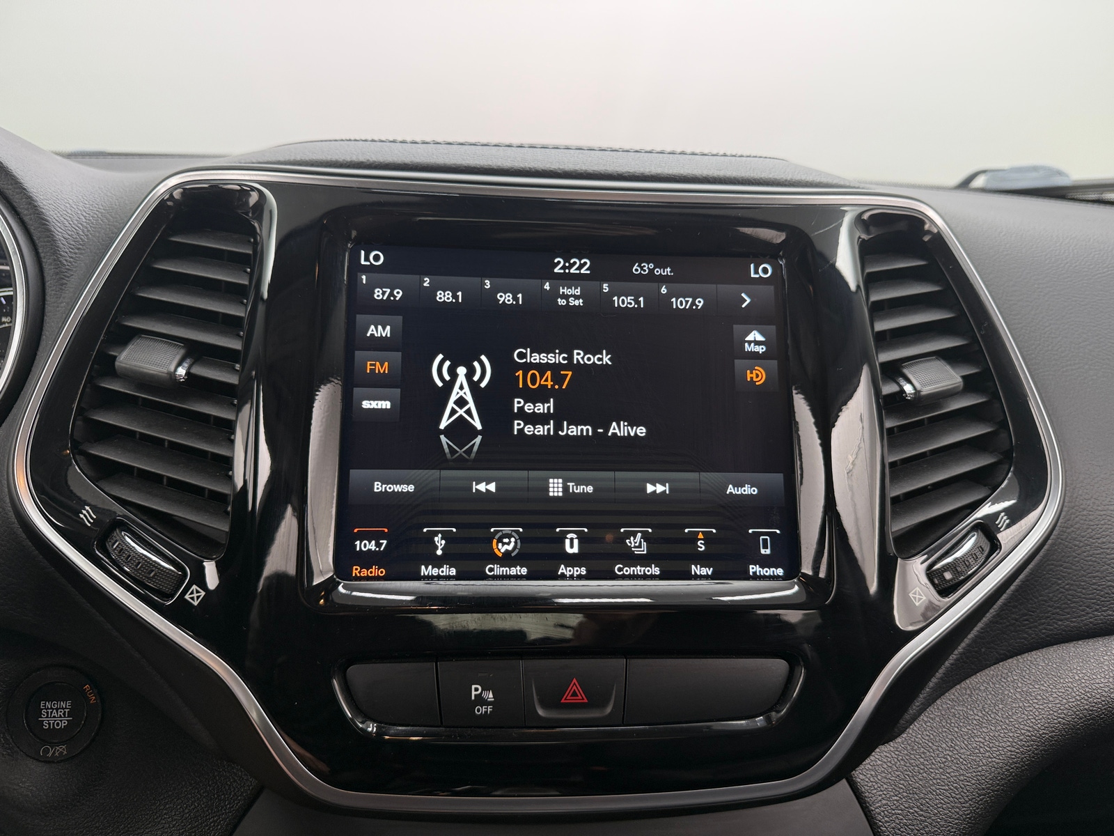 Thumbnail: 2019 Jeep Cherokee - 3