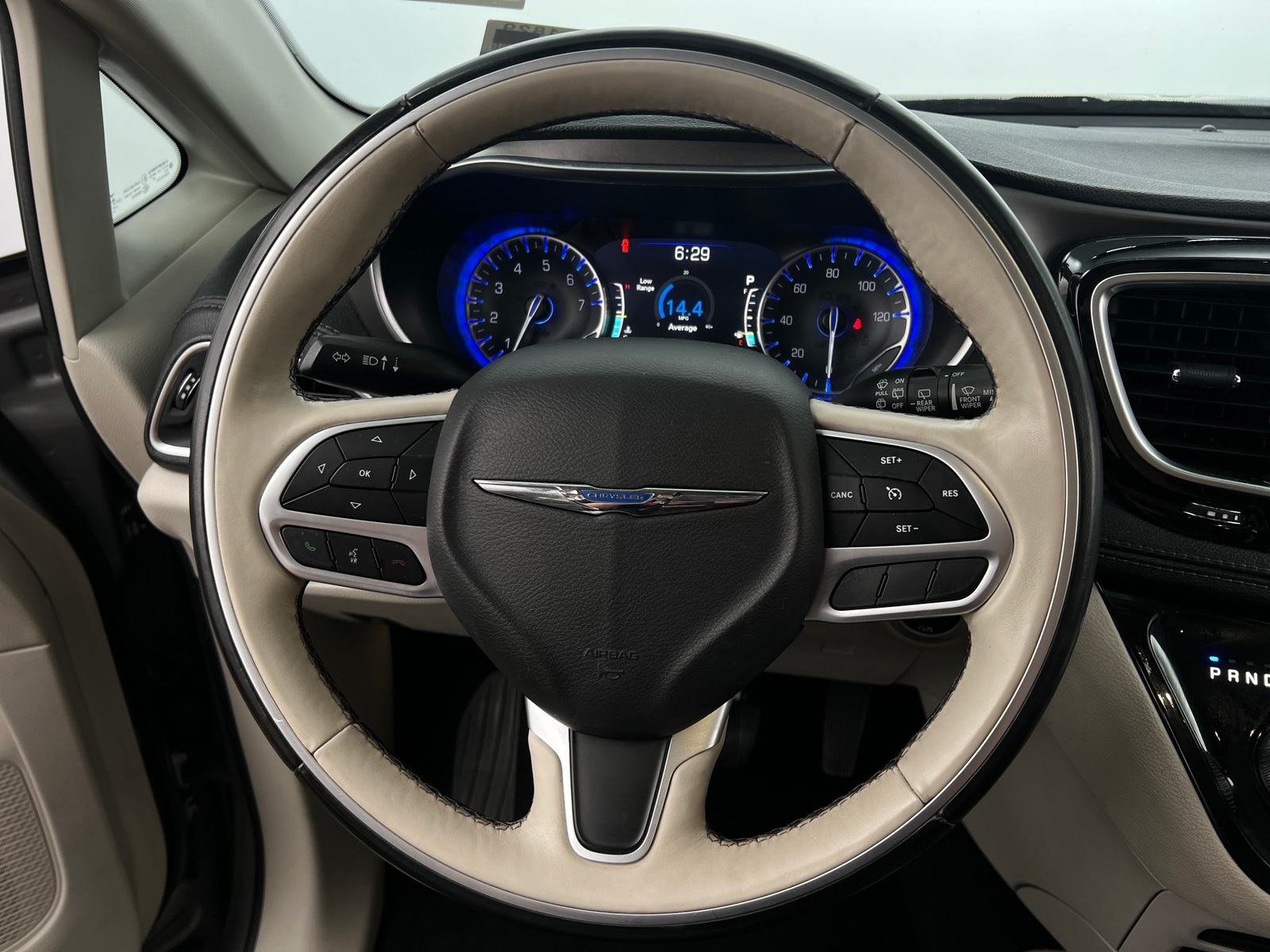 Thumbnail: 2018 Chrysler Pacifica - 4
