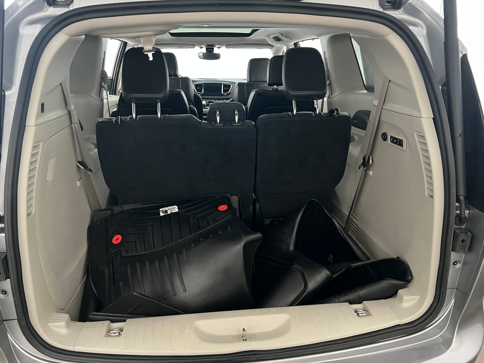 Thumbnail: 2018 Chrysler Pacifica - 6