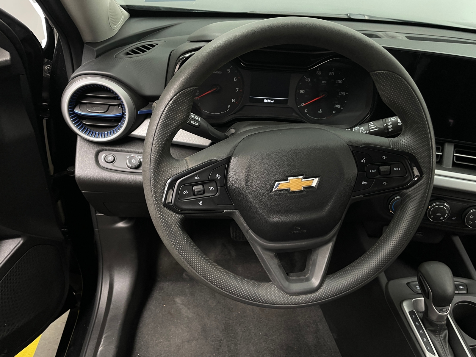 Thumbnail: 2024 Chevrolet Trax - 5